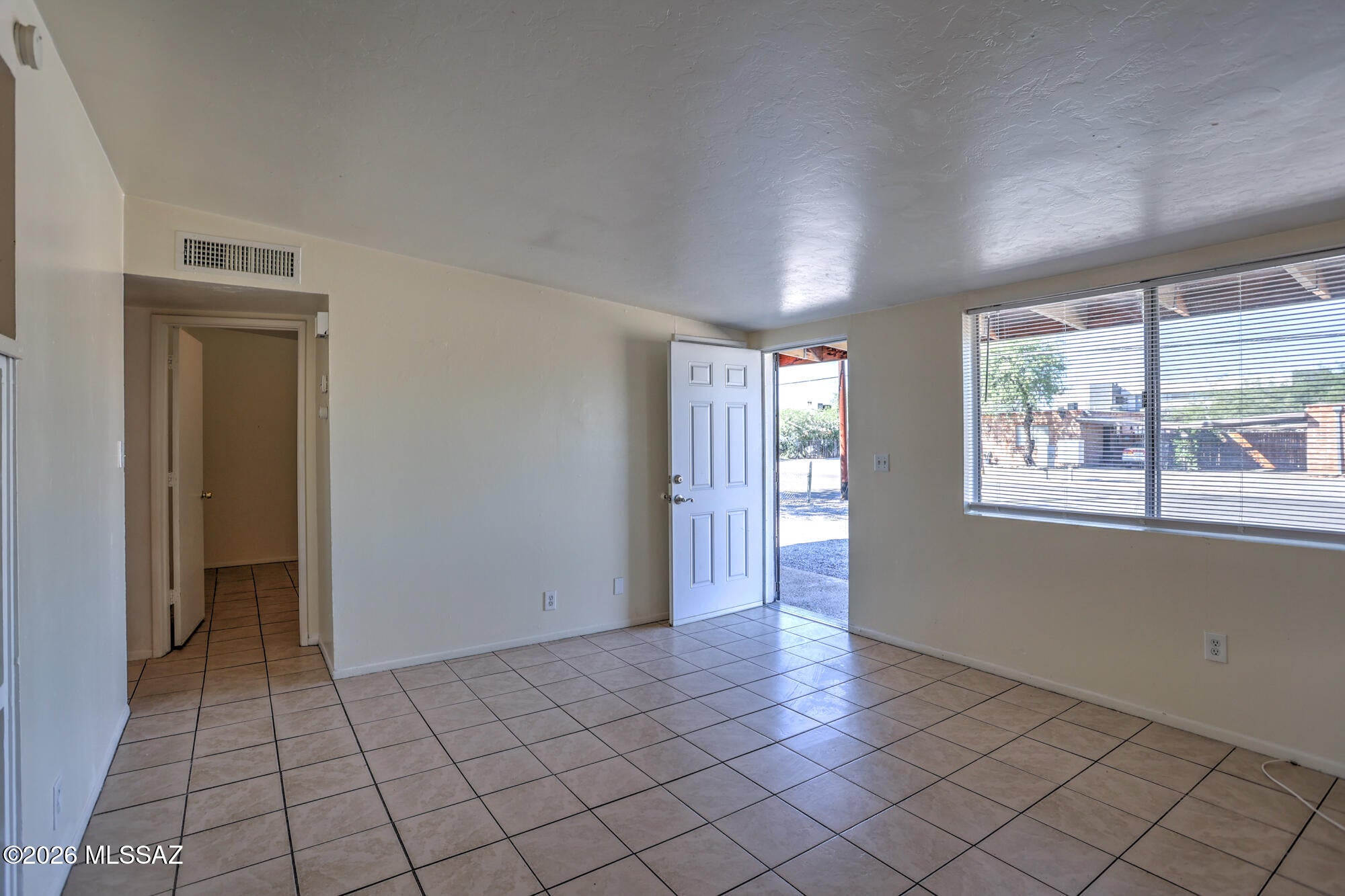 402 E Yavapai Road