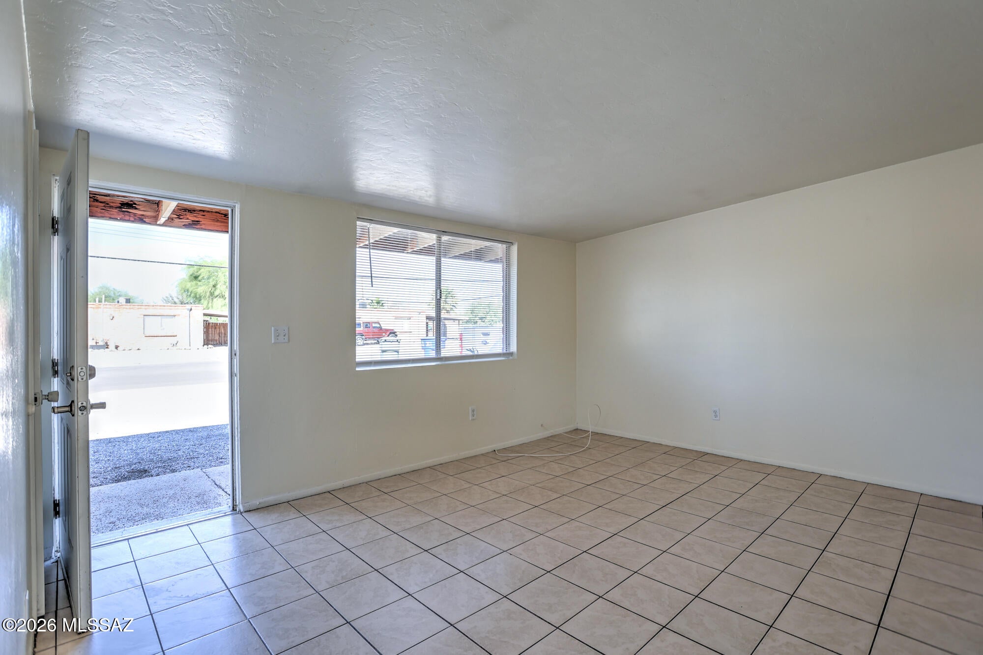 402 E Yavapai Road
