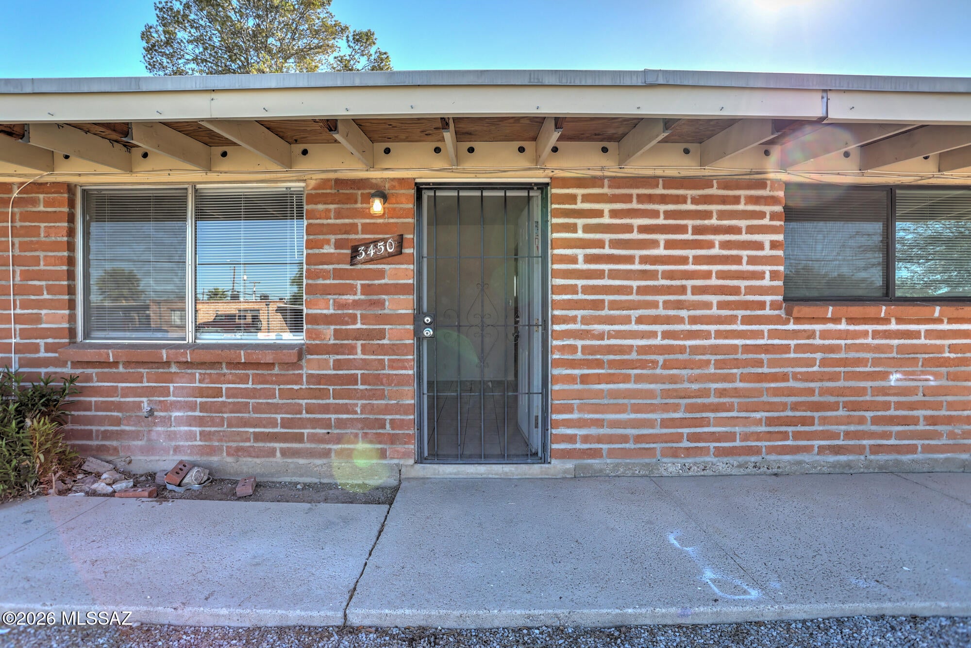 402 E Yavapai Road