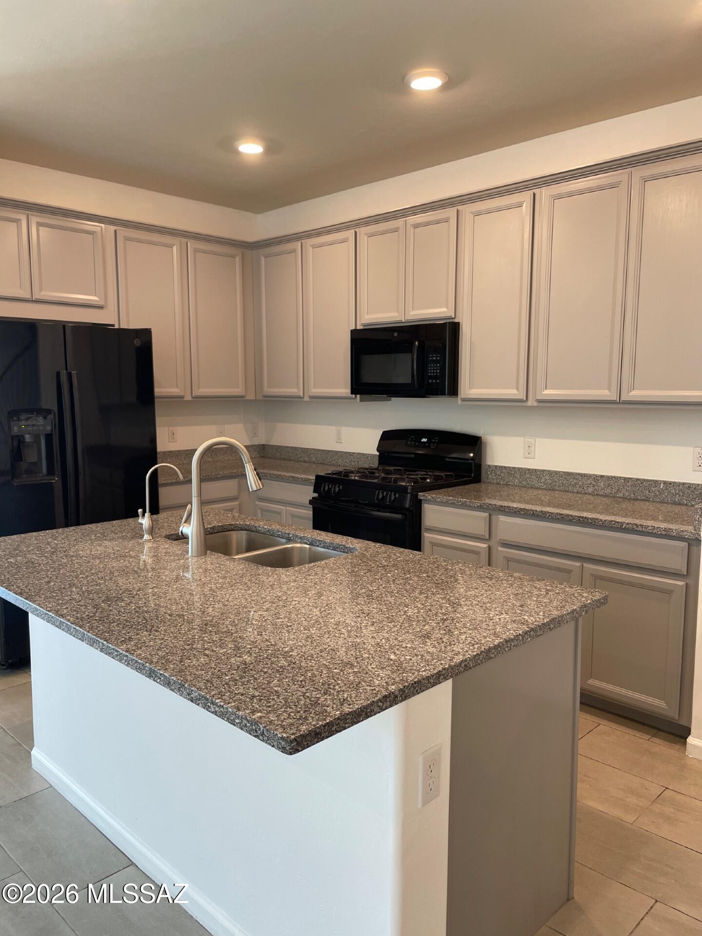 The Vistas At Rincon Knolls SQ20152600506 - Residential Lease