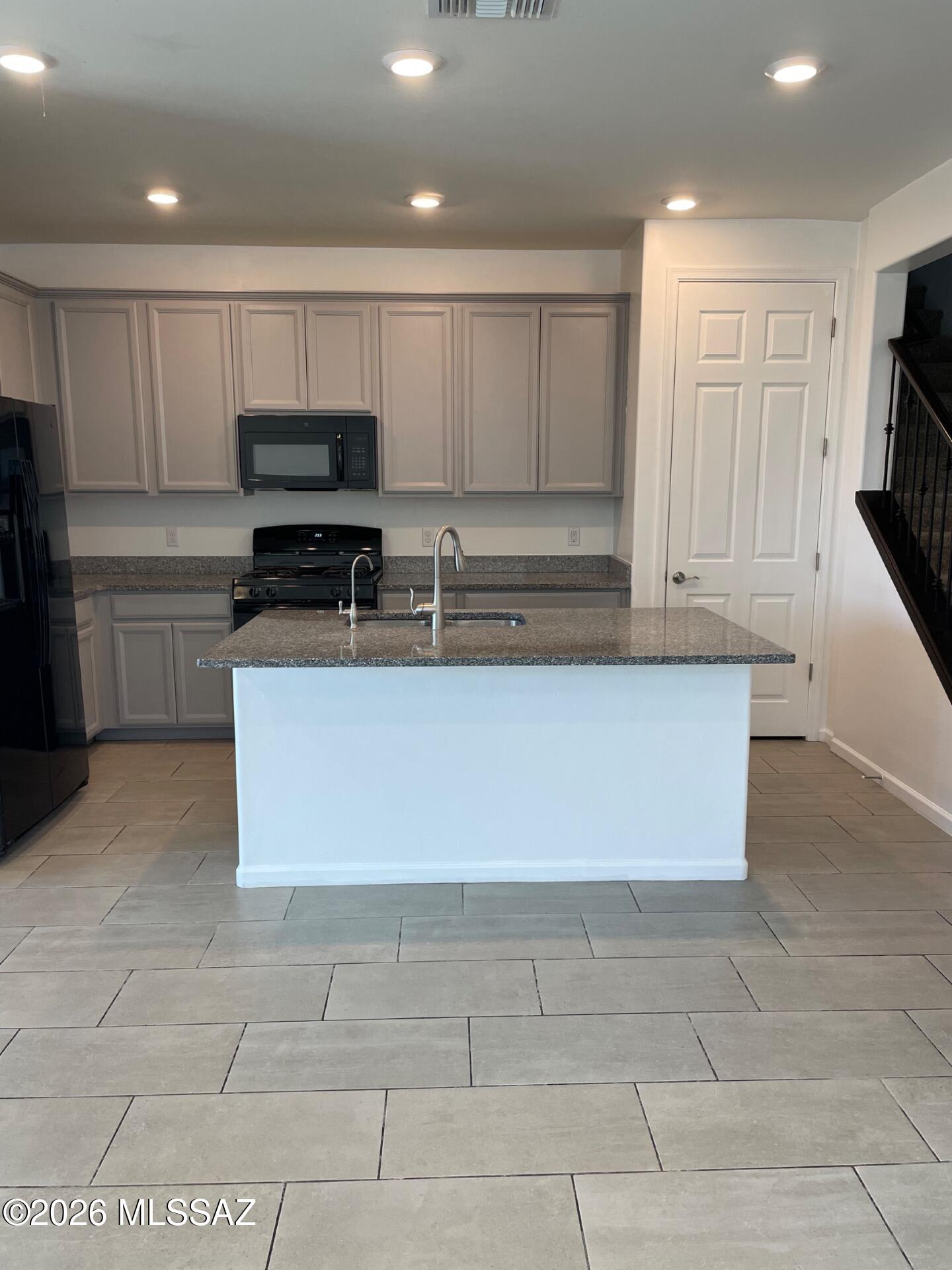The Vistas At Rincon Knolls SQ20152600506 - Residential Lease