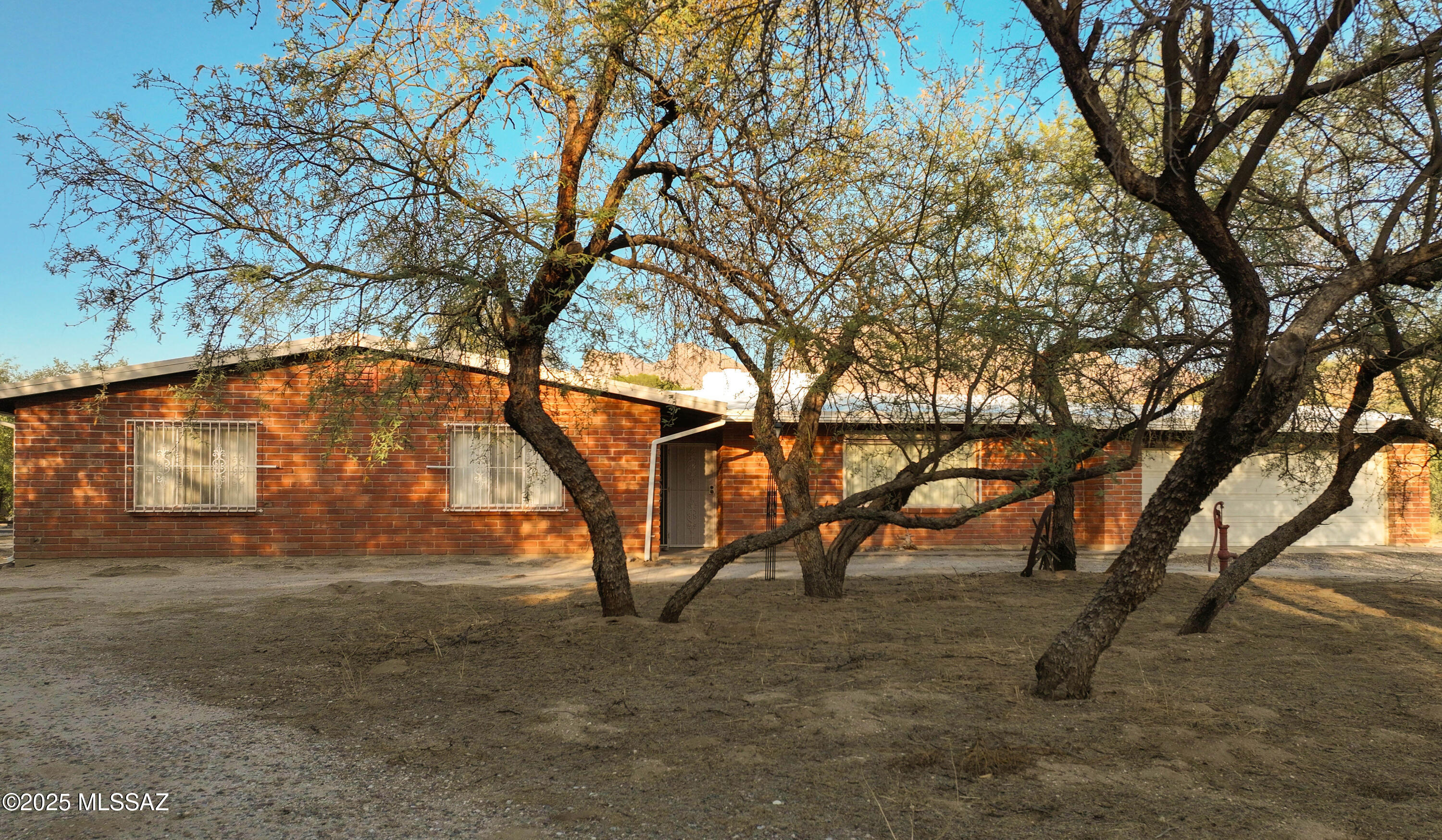 9745 N Calle Loma Linda