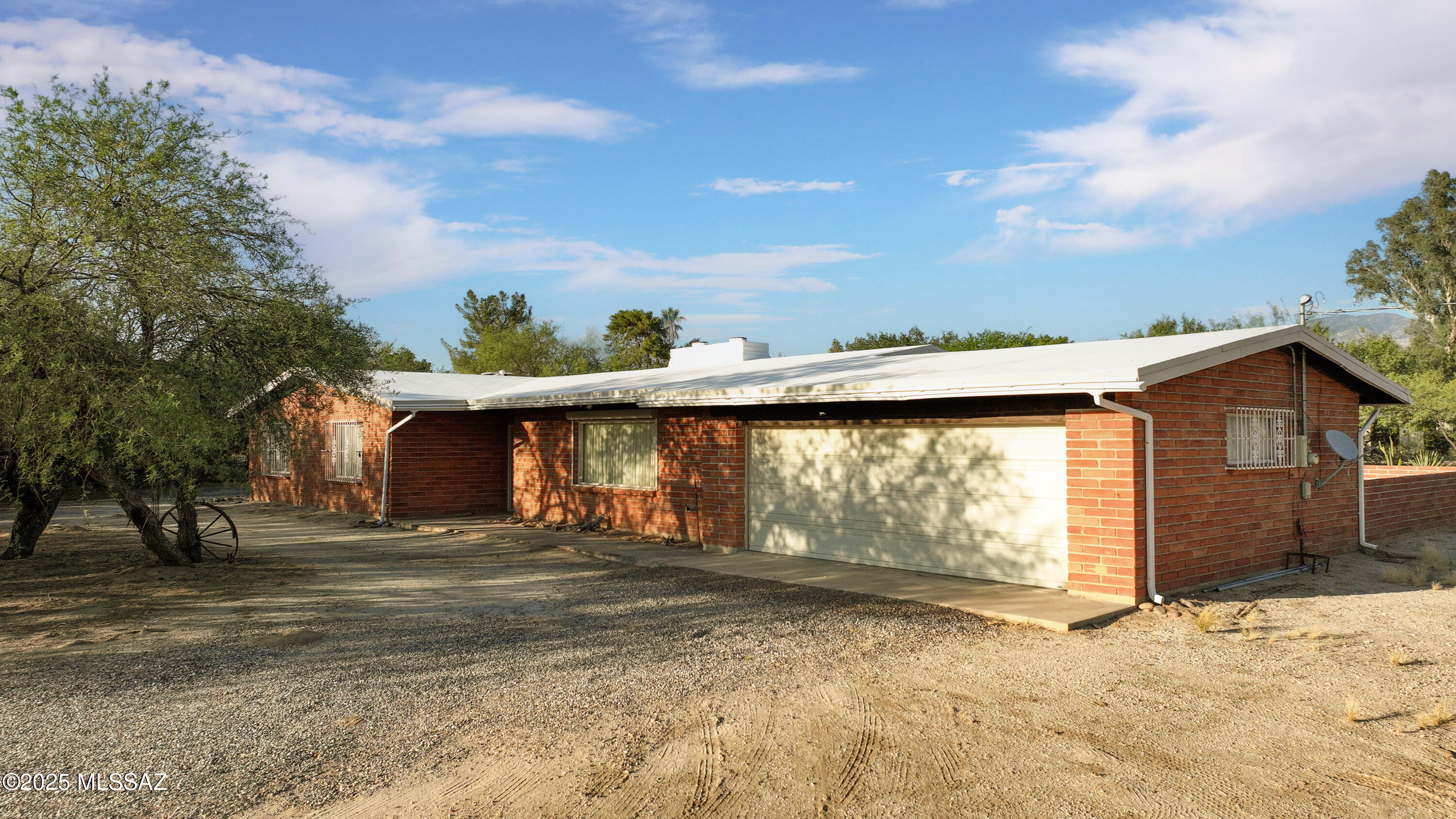 9745 N Calle Loma Linda