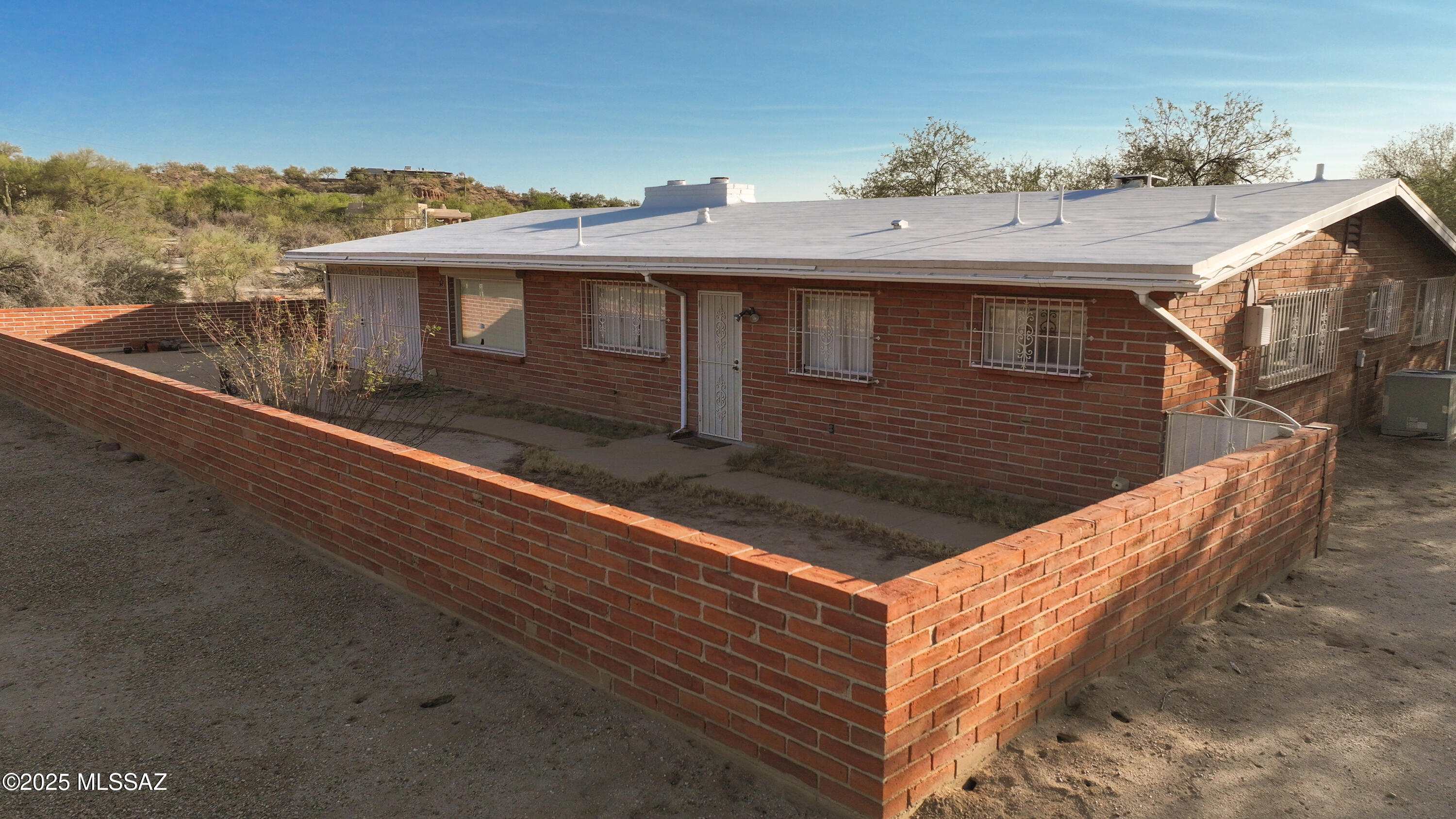 9745 N Calle Loma Linda