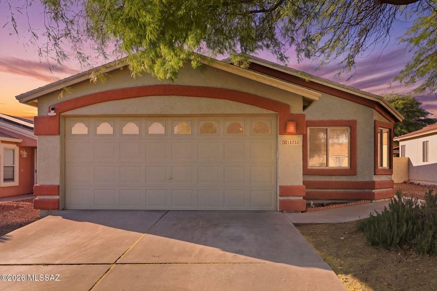 Rita Ranch gem! Ideally located near Davis-Monthan AFB, Raytheon, Amazon, A+ schools, parks, shopping, and dining. Enjoy an open floor plan, bright white kitchen with stainless appliances, and one of the largest, low-maintenance yards in the area. The spacious primary suite features a walk-in closet, dual sinks, and soaking tub.  Schedule your tour today!