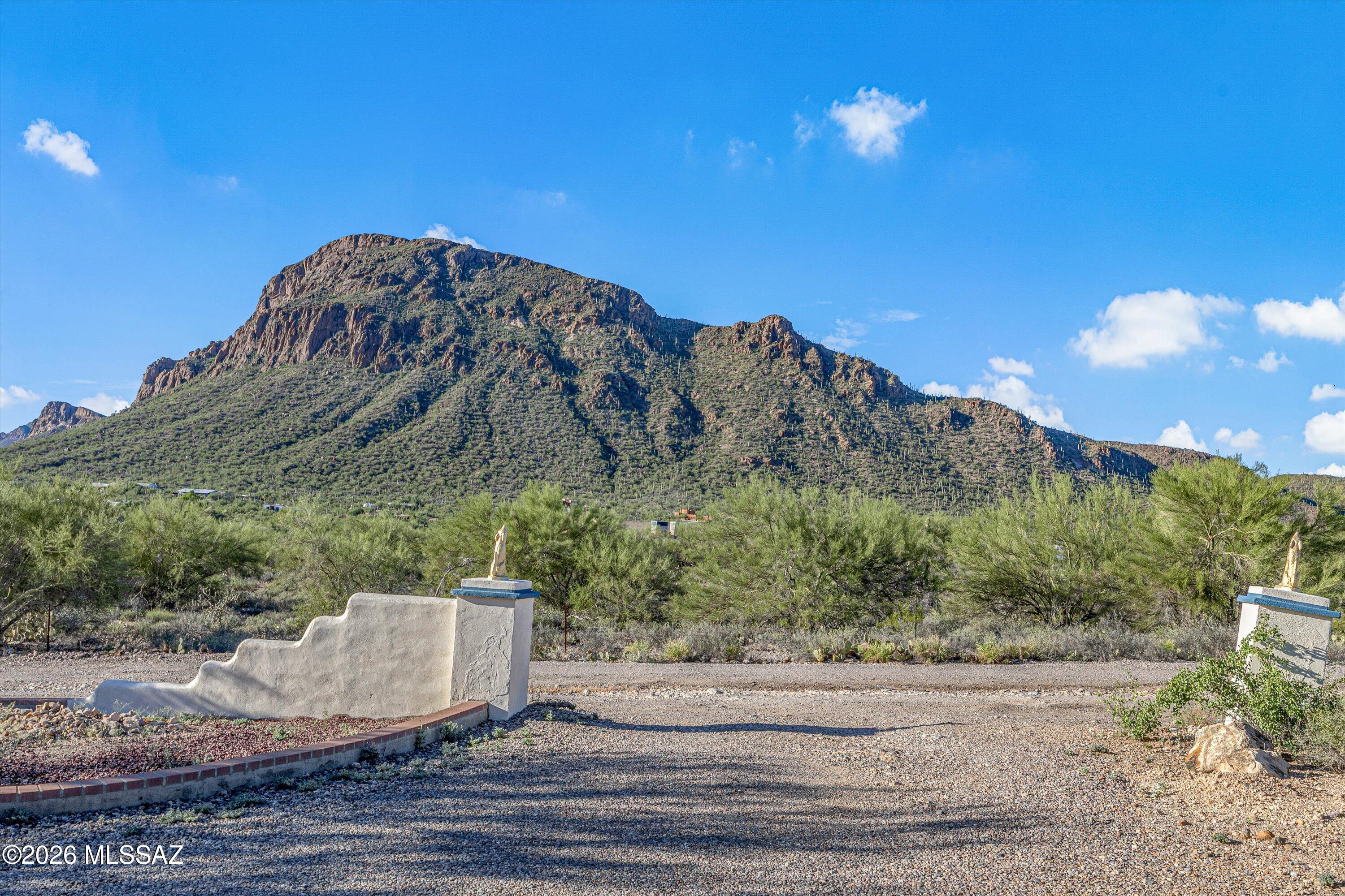 4155 W Coyote Ridge Trail
