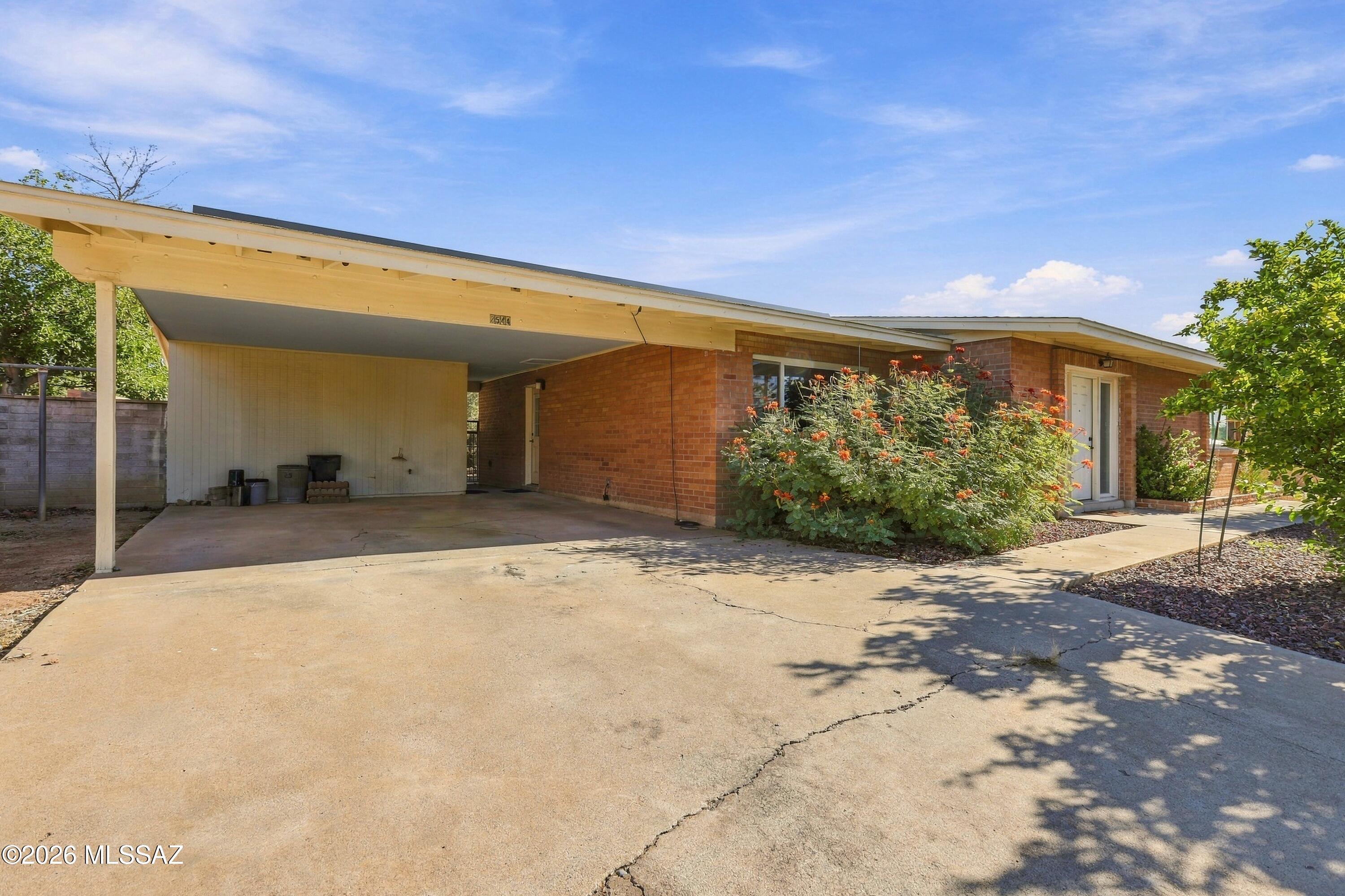 2544 W Calle Tonala