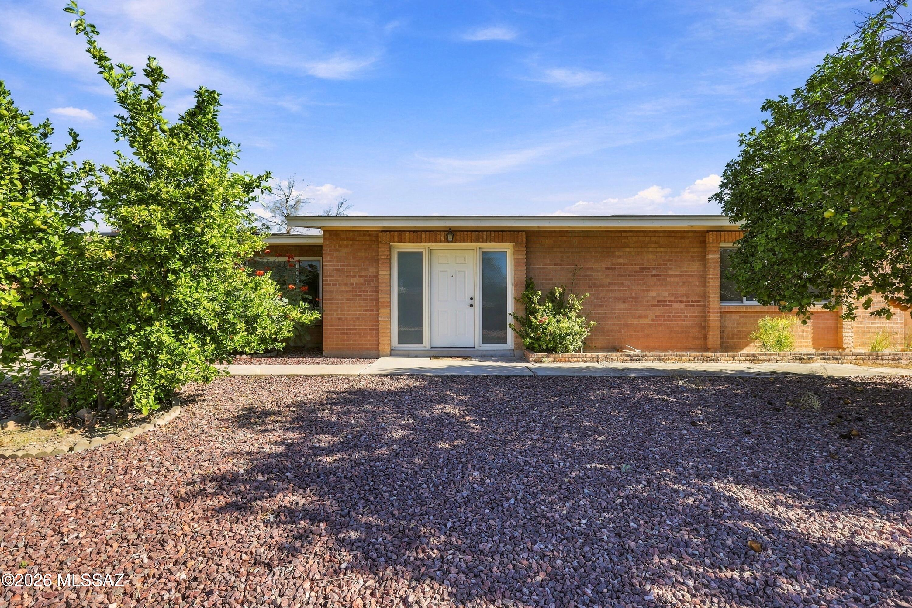 2544 W Calle Tonala