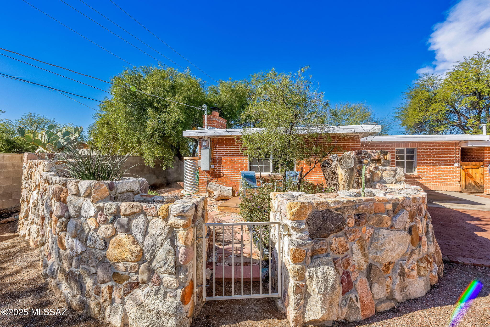 3502 N Santa Rita Avenue