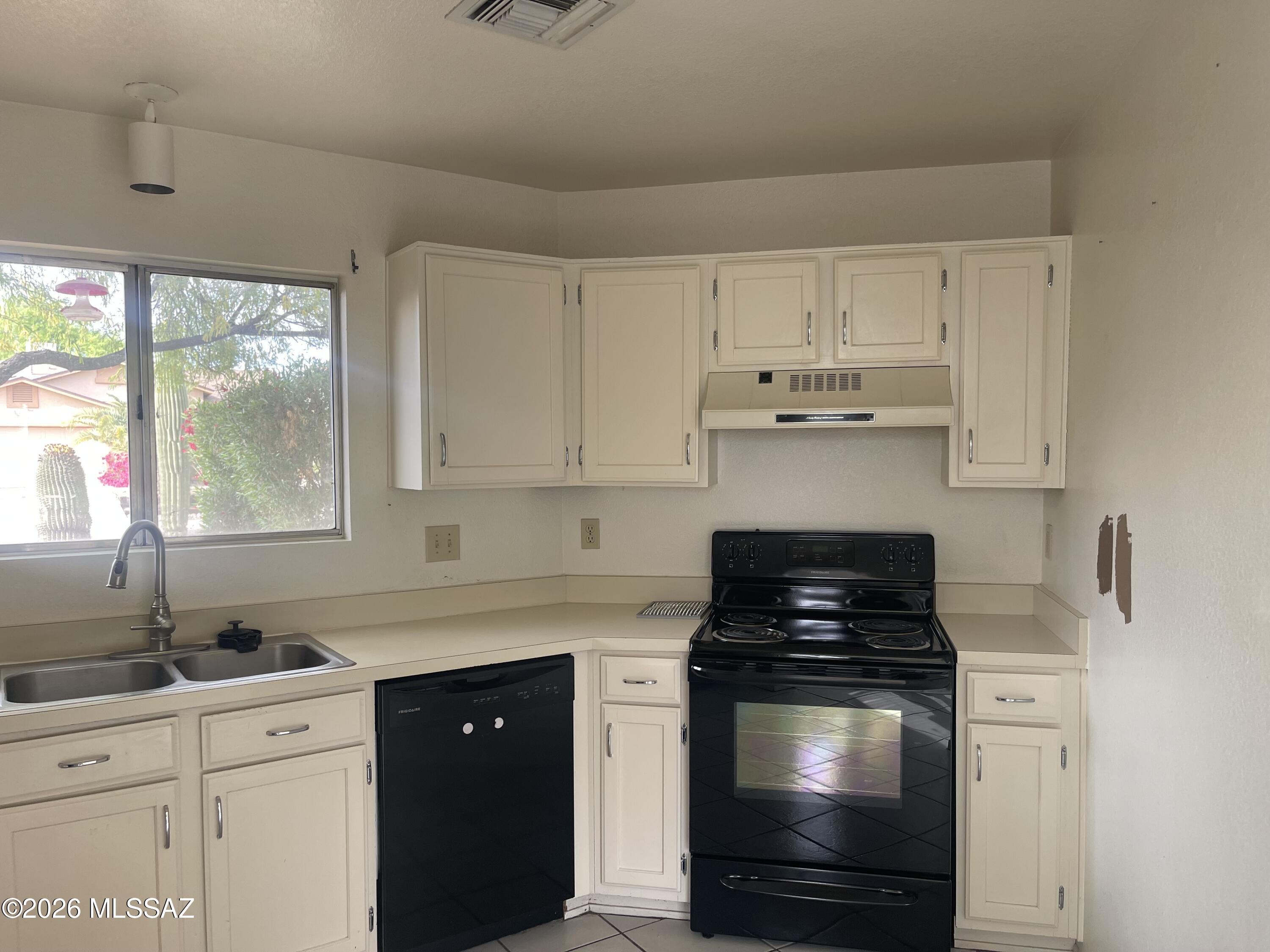 9368 N Hampshire Drive