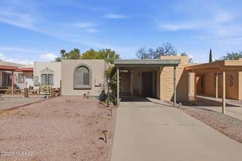 Photo of 305 N Calle De Las Profetas, Green Valley, AZ 85614 (MLS # 22608013)