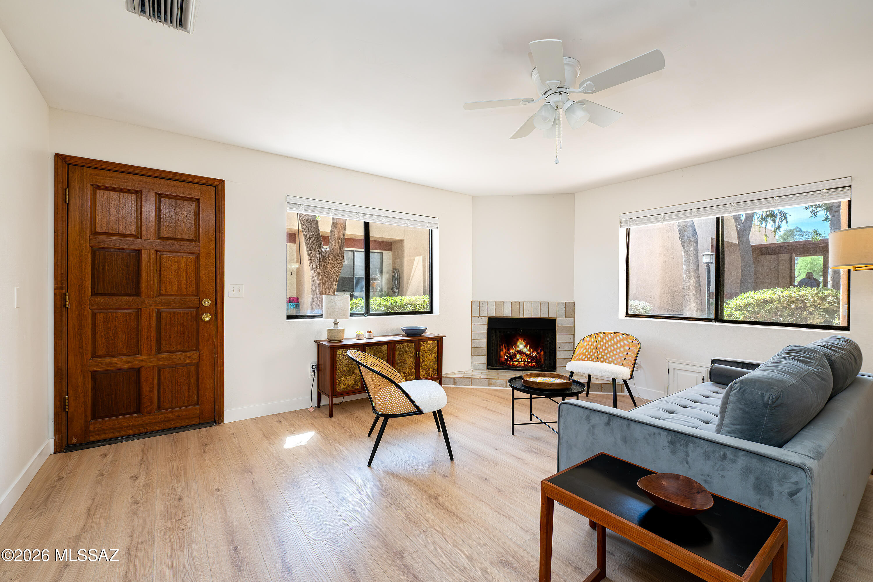 3759 E Edison Street