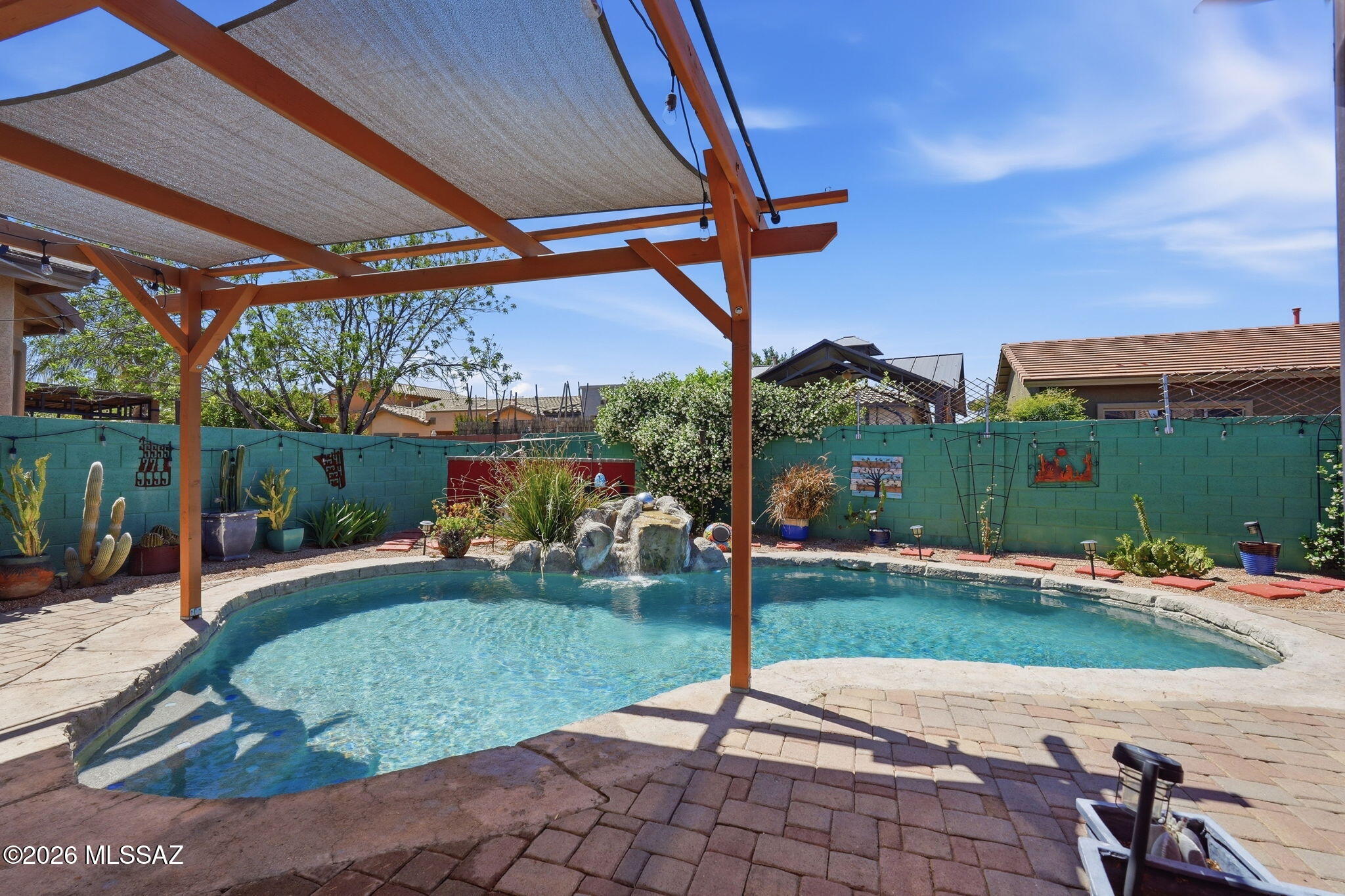 838 E Gunsight Mountain