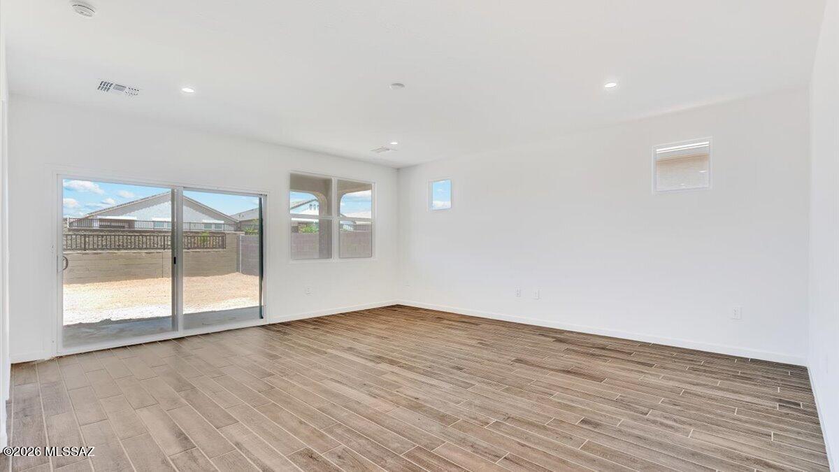Entranda Del Toro - Residential