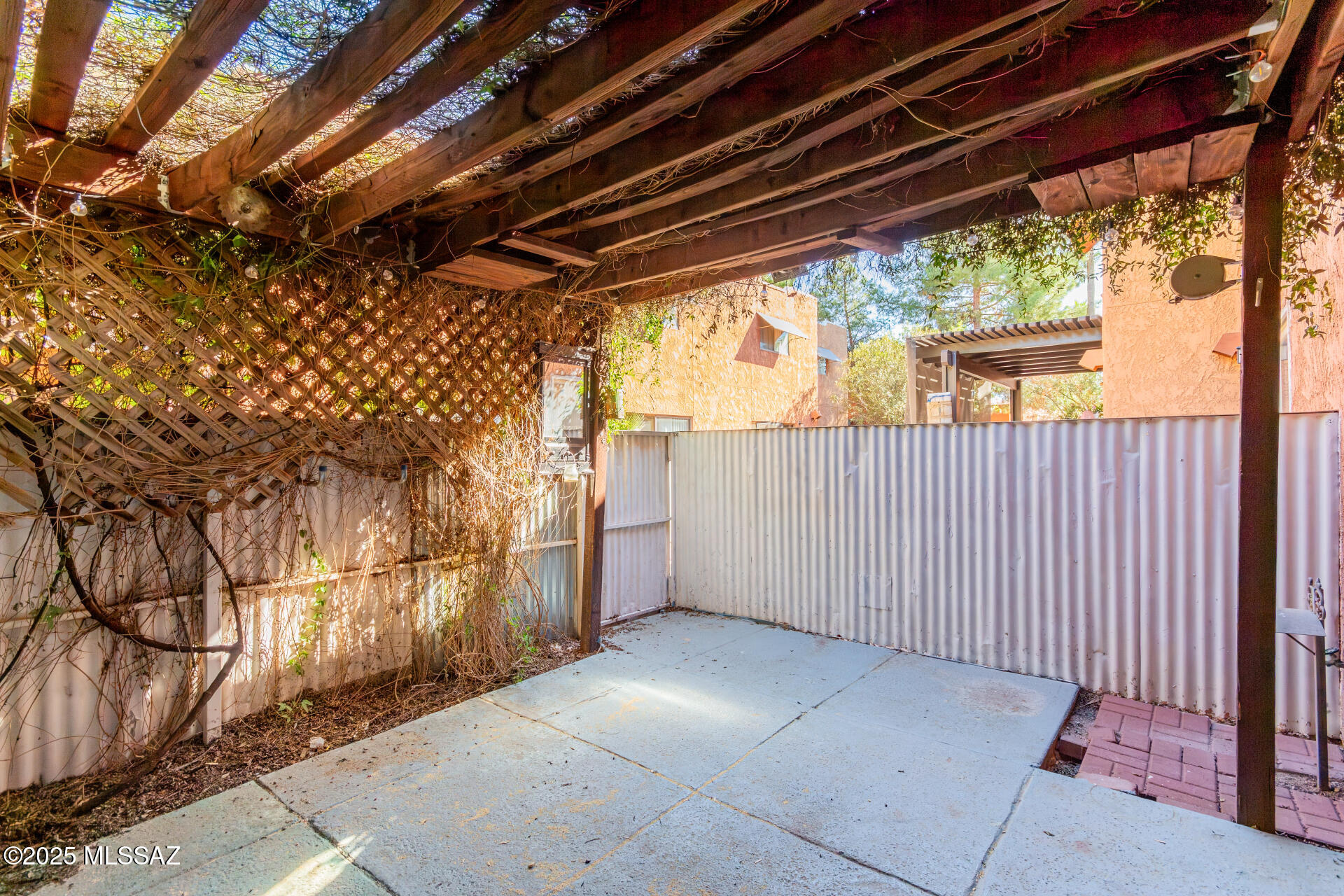 Willow Gardens Condos (1-76) - Residential