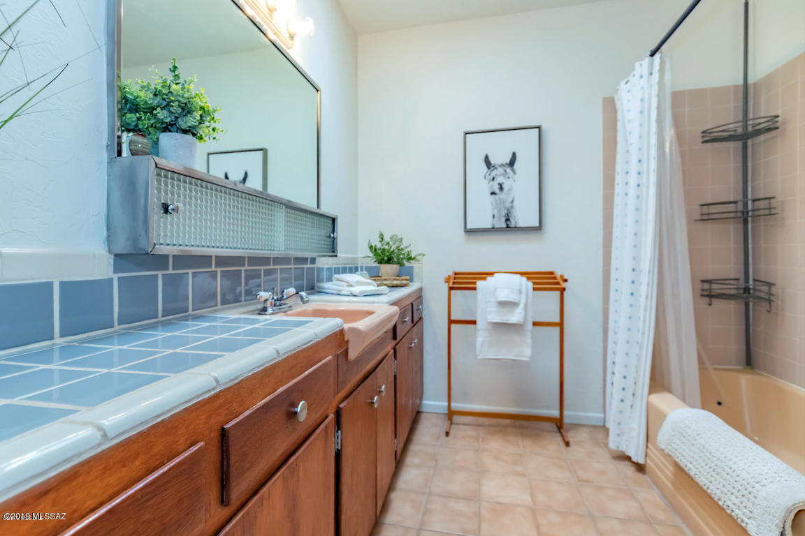 2121 N. Country Club Condos (1-12) - Residential Lease