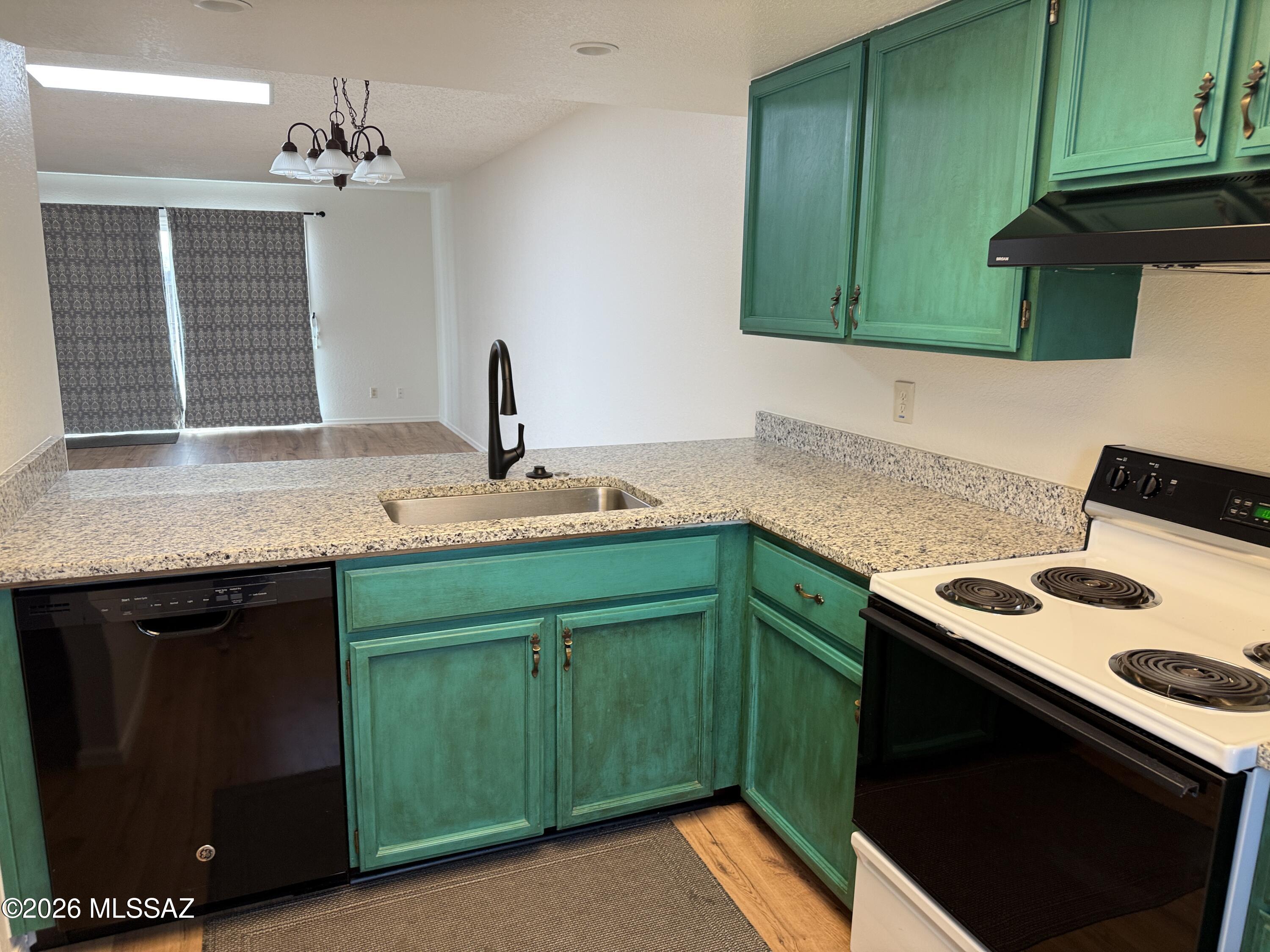 Park West Townhouses (1-183) - Residential Lease