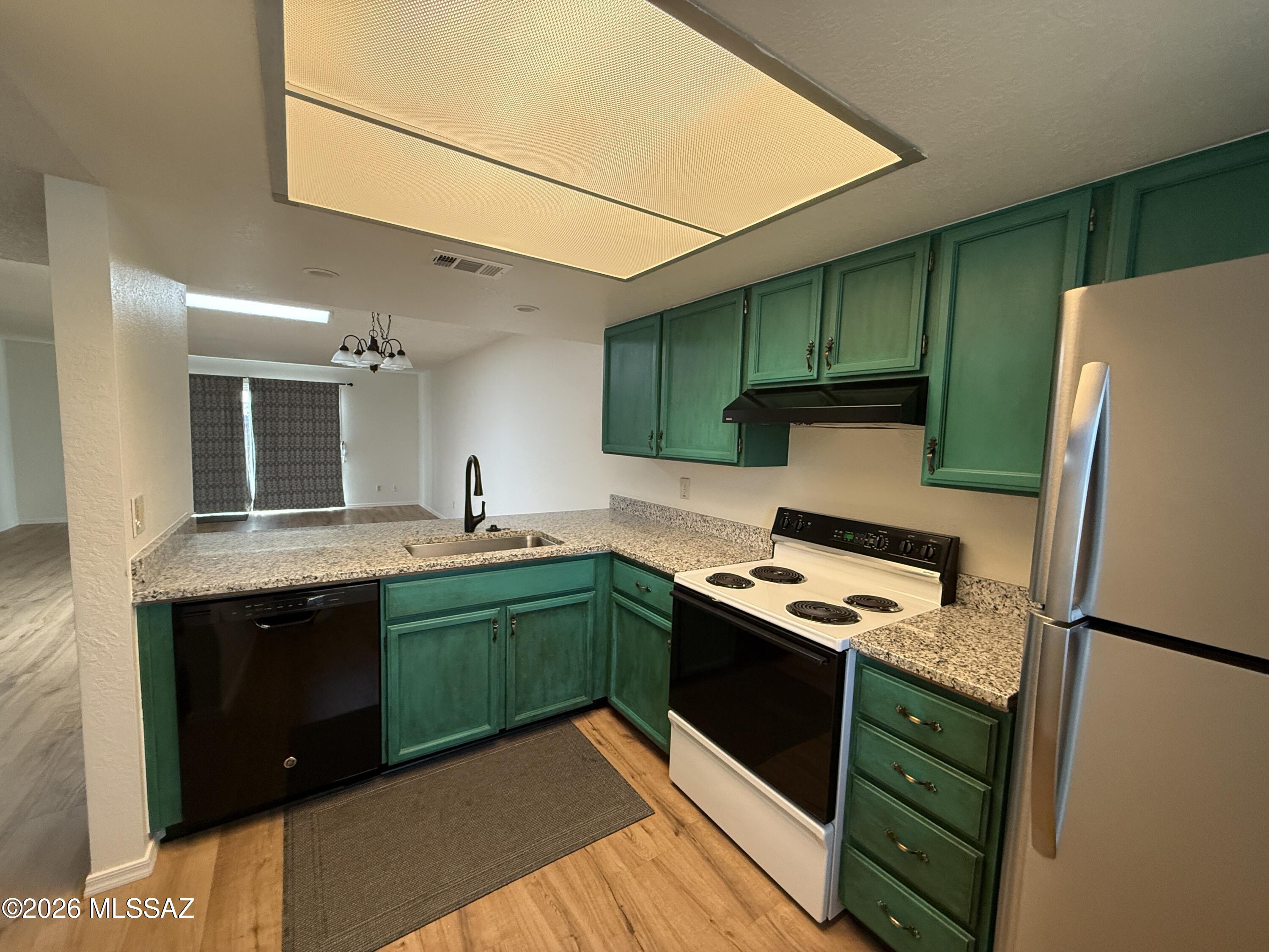 Park West Townhouses (1-183) - Residential Lease