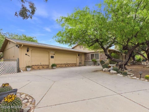 Photo of 4251 N Wolford Road, Tucson, AZ 85749 (MLS # 22624274)