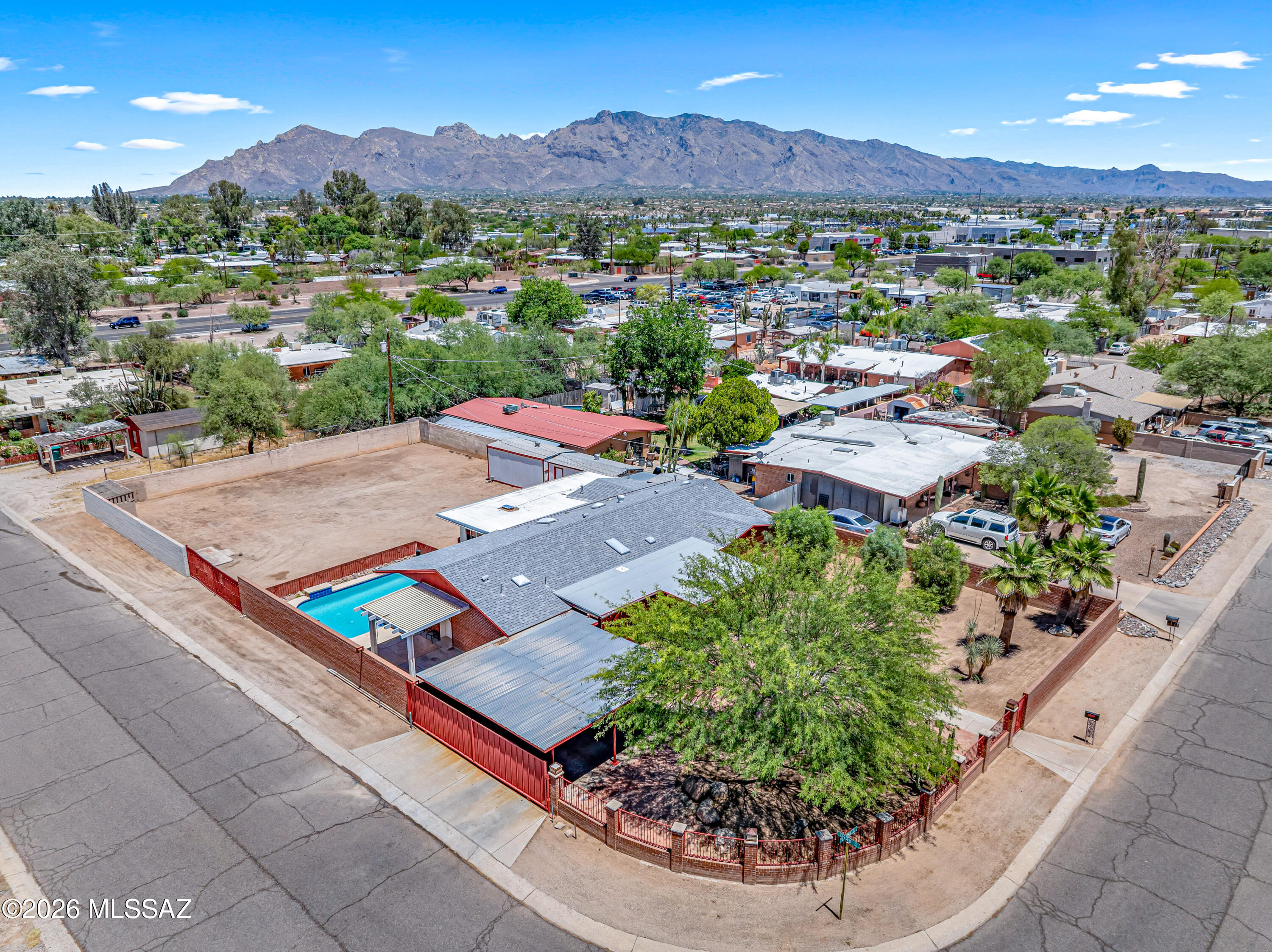 1262 W La Osa Drive