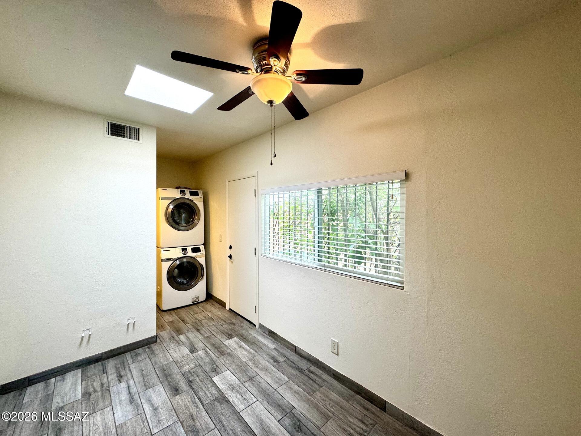 Casitas De Coronado (1-25) - Residential Lease
