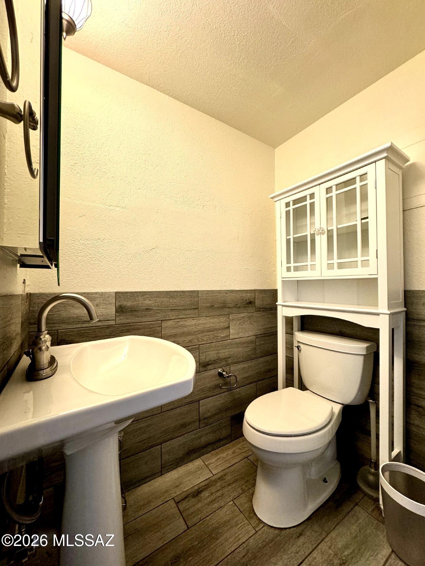 Casitas De Coronado (1-25) - Residential Lease