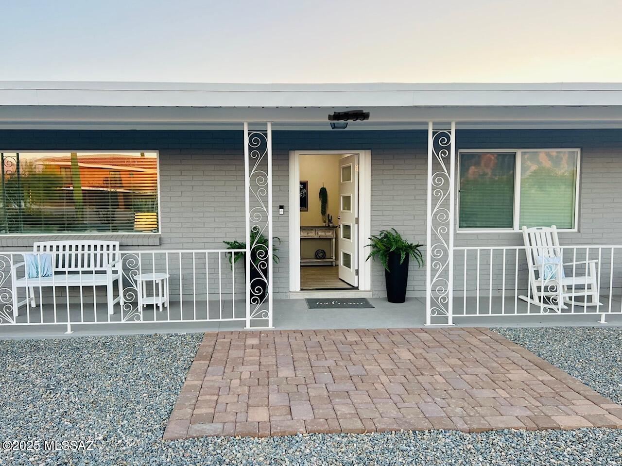 4335 N La Linda Rama