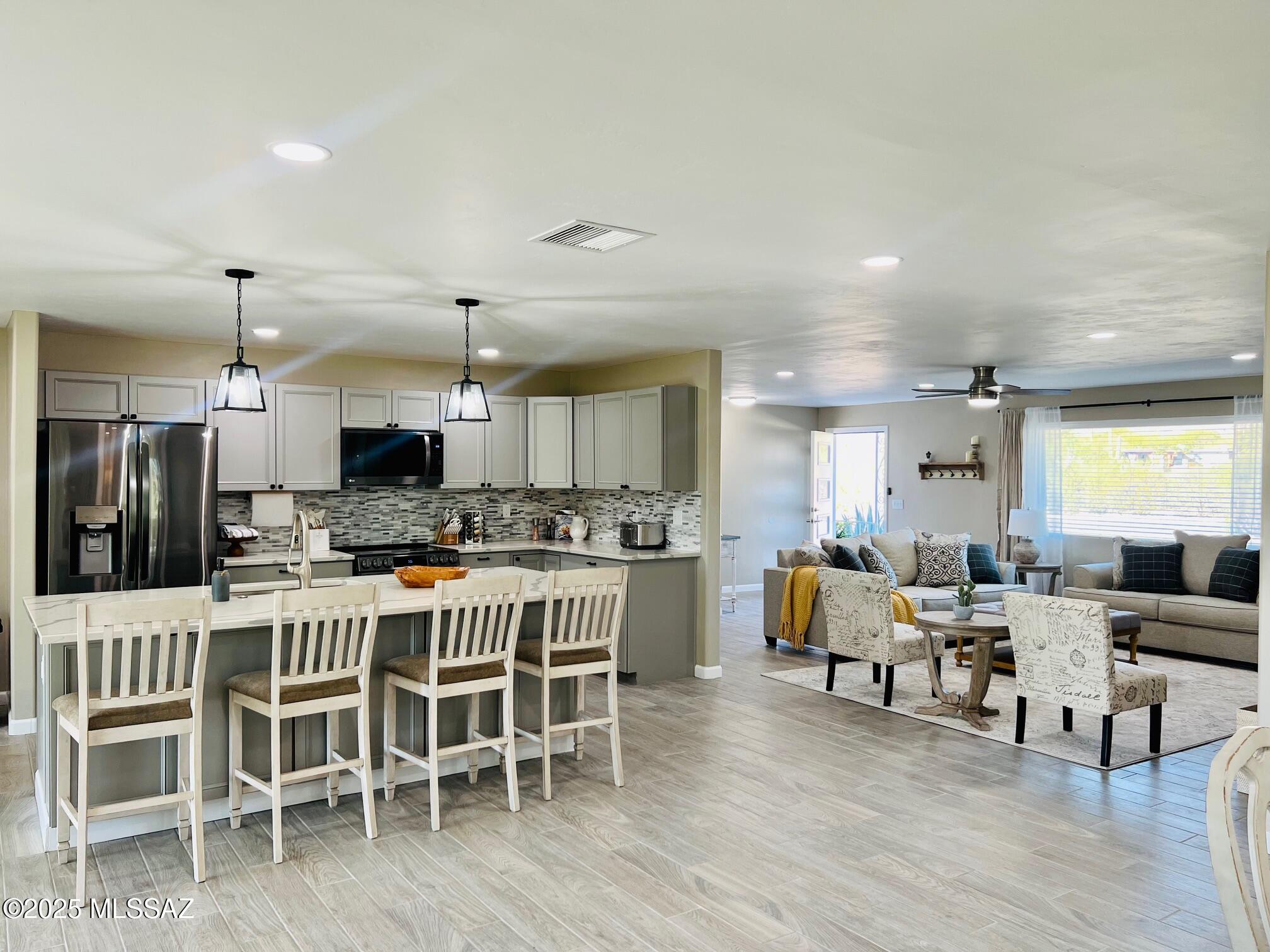 4335 N La Linda Rama