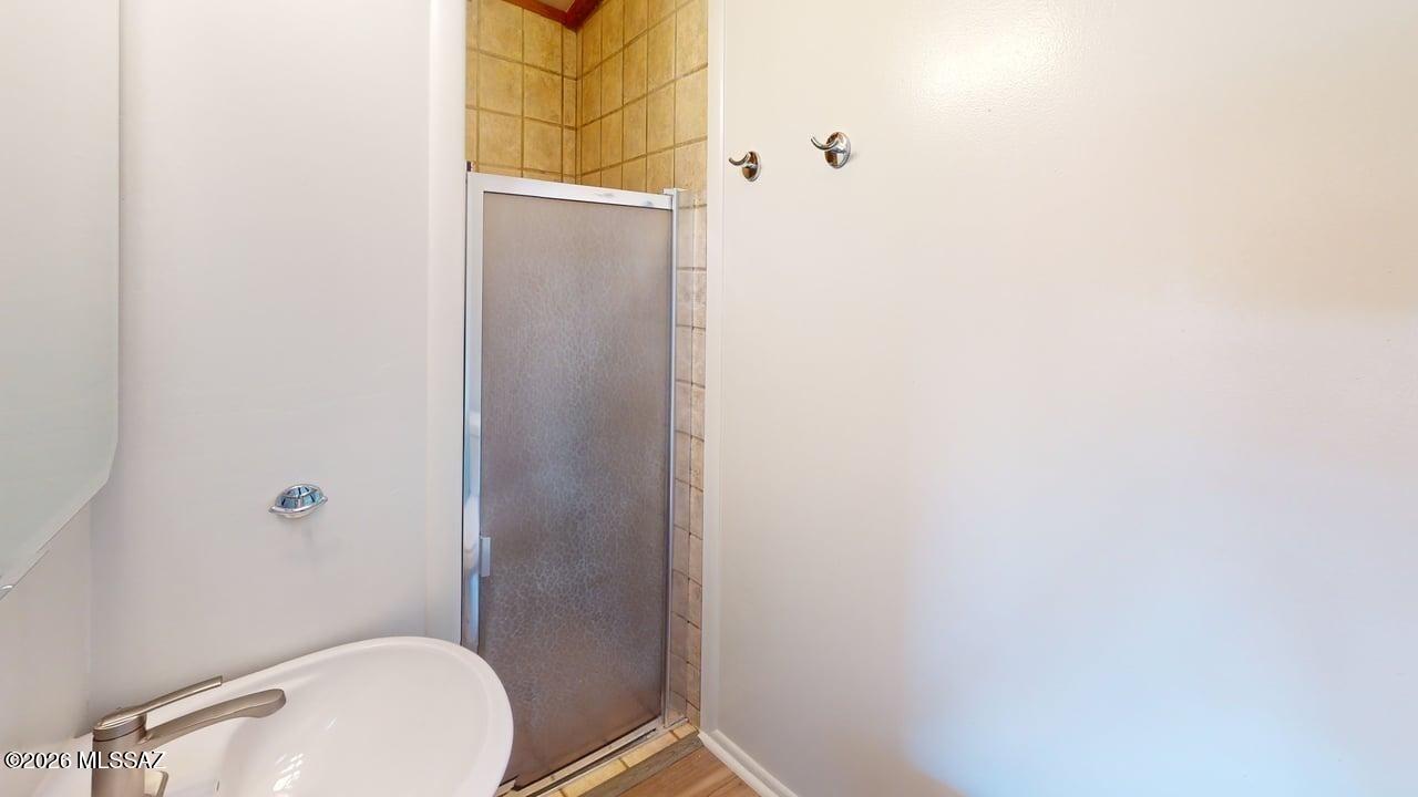 Country Club Manor - Residential Lease