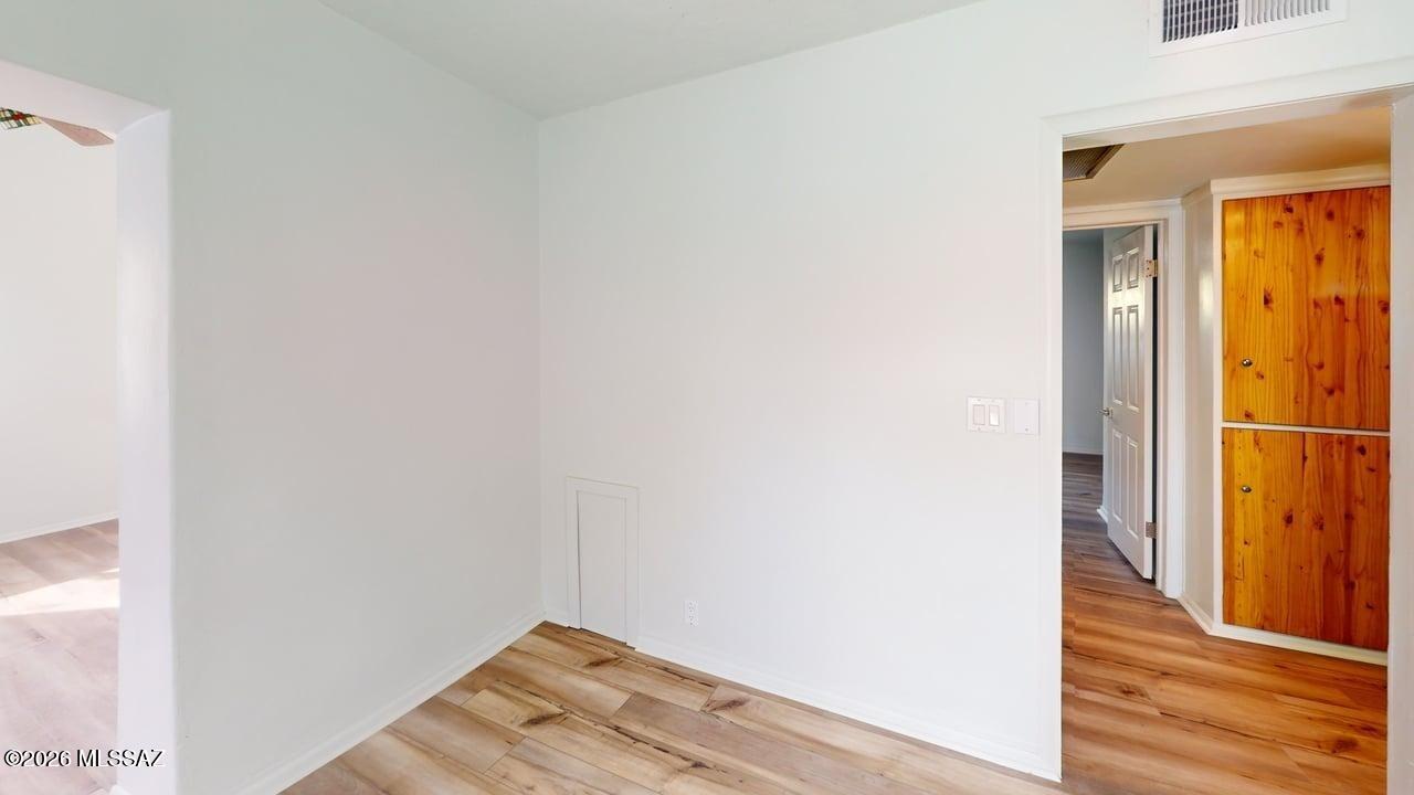 Country Club Manor - Residential Lease