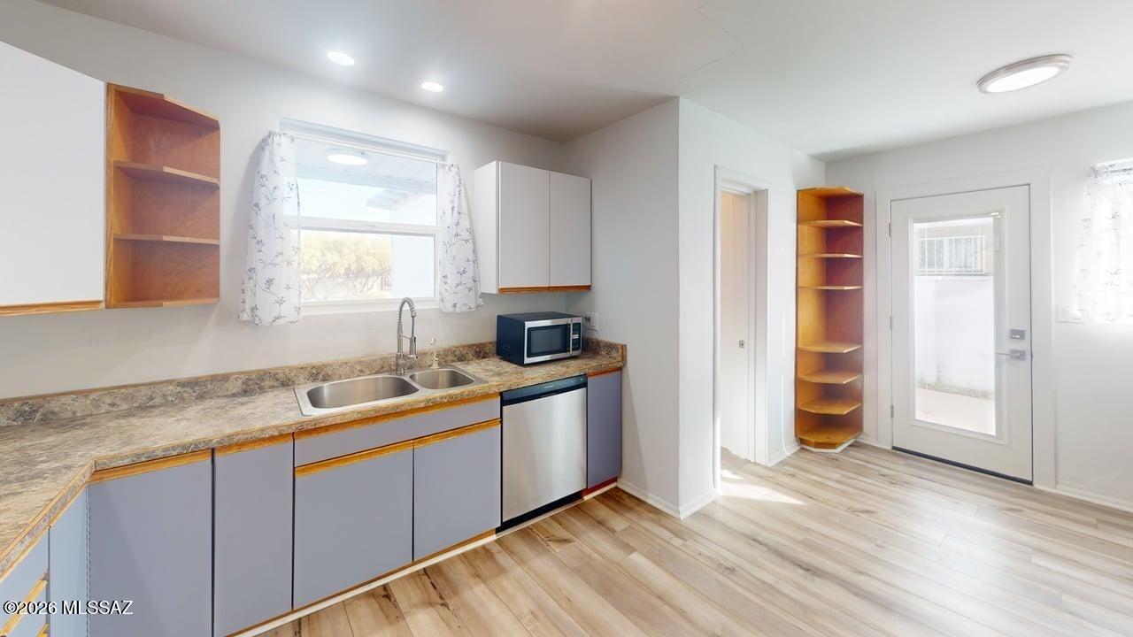 Country Club Manor - Residential Lease