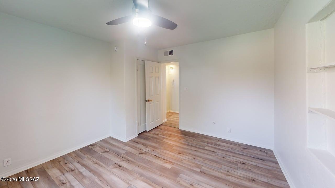 Country Club Manor - Residential Lease