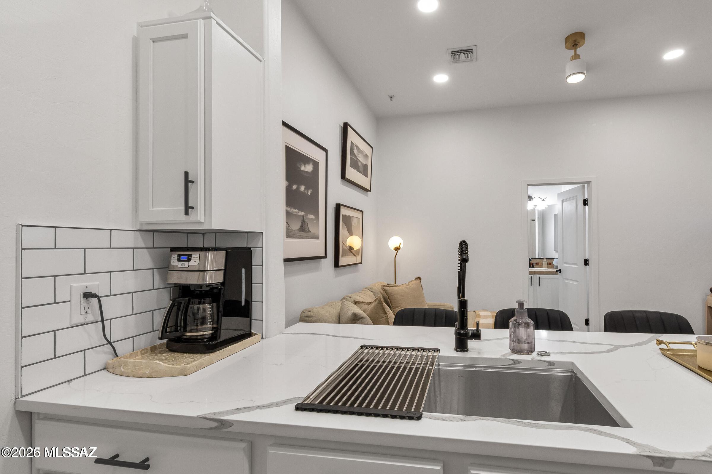 Placita Escondida Bldgs 18-20 Units 1-204 - Residential Lease