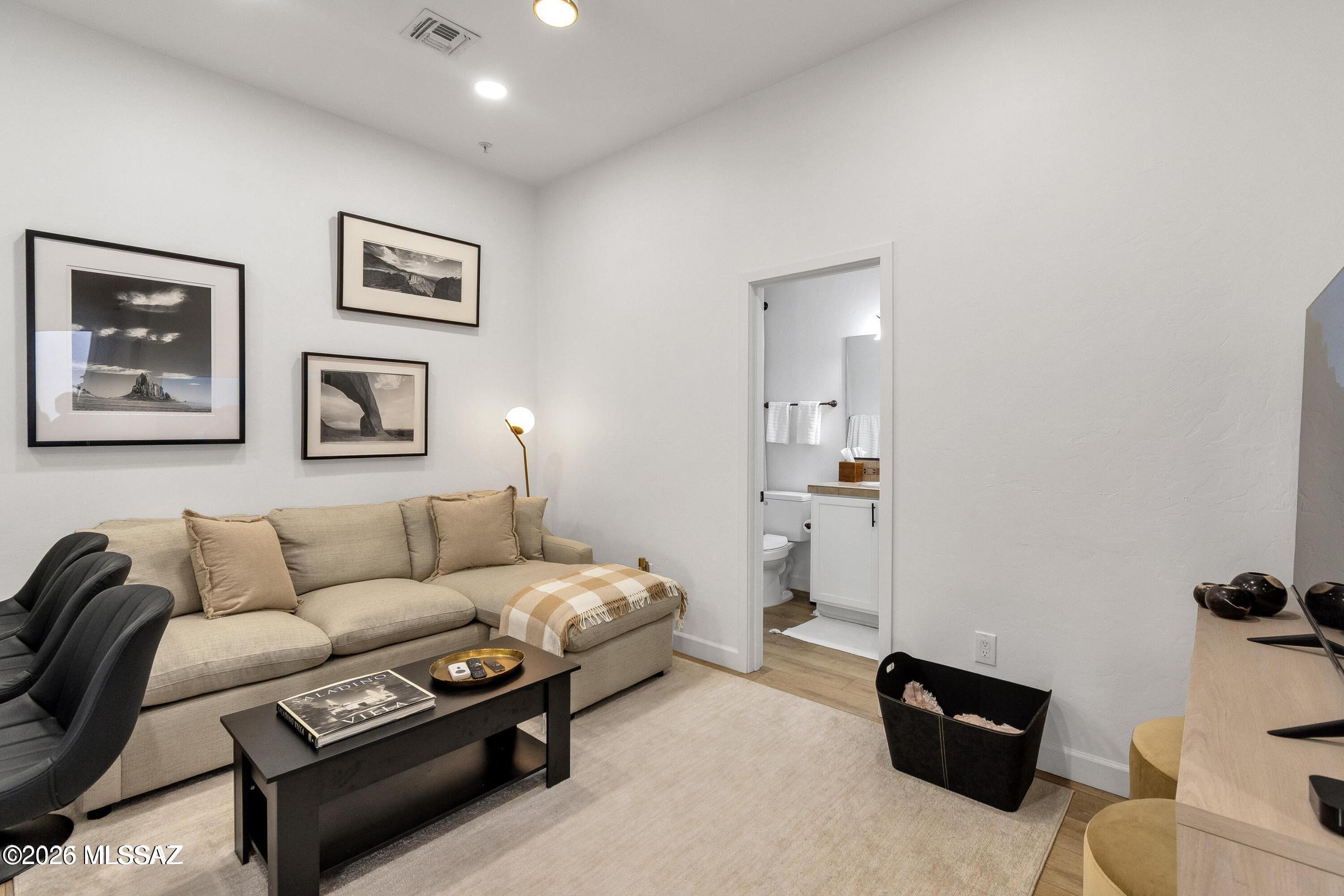 Placita Escondida Bldgs 18-20 Units 1-204 - Residential Lease