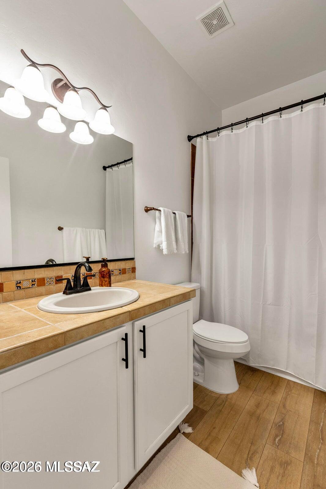 Placita Escondida Bldgs 18-20 Units 1-204 - Residential Lease