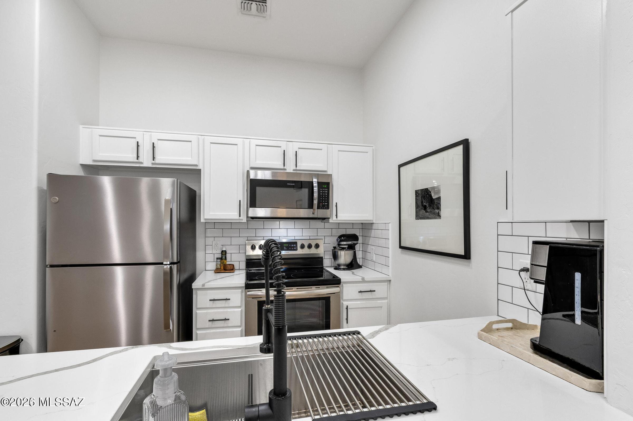 Placita Escondida Bldgs 18-20 Units 1-204 - Residential Lease