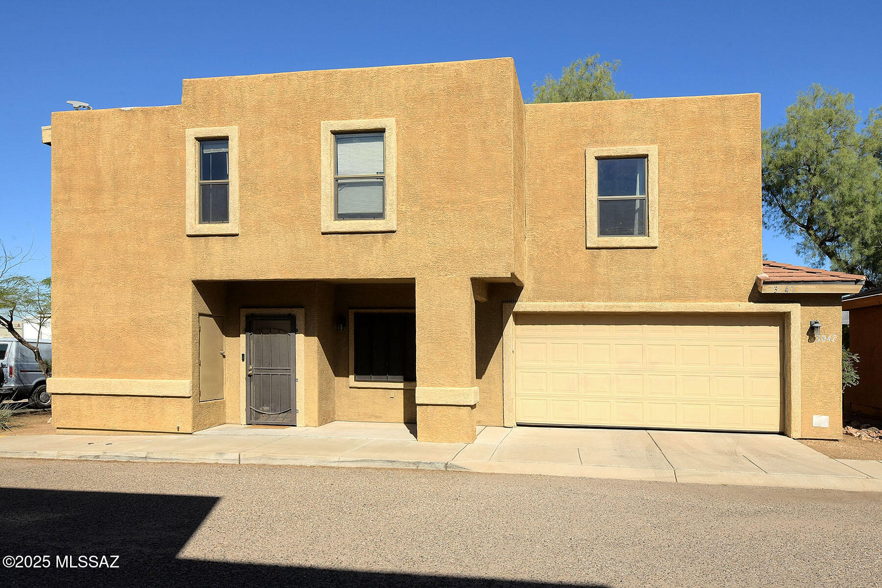 3047 N ESTRELLA Avenue