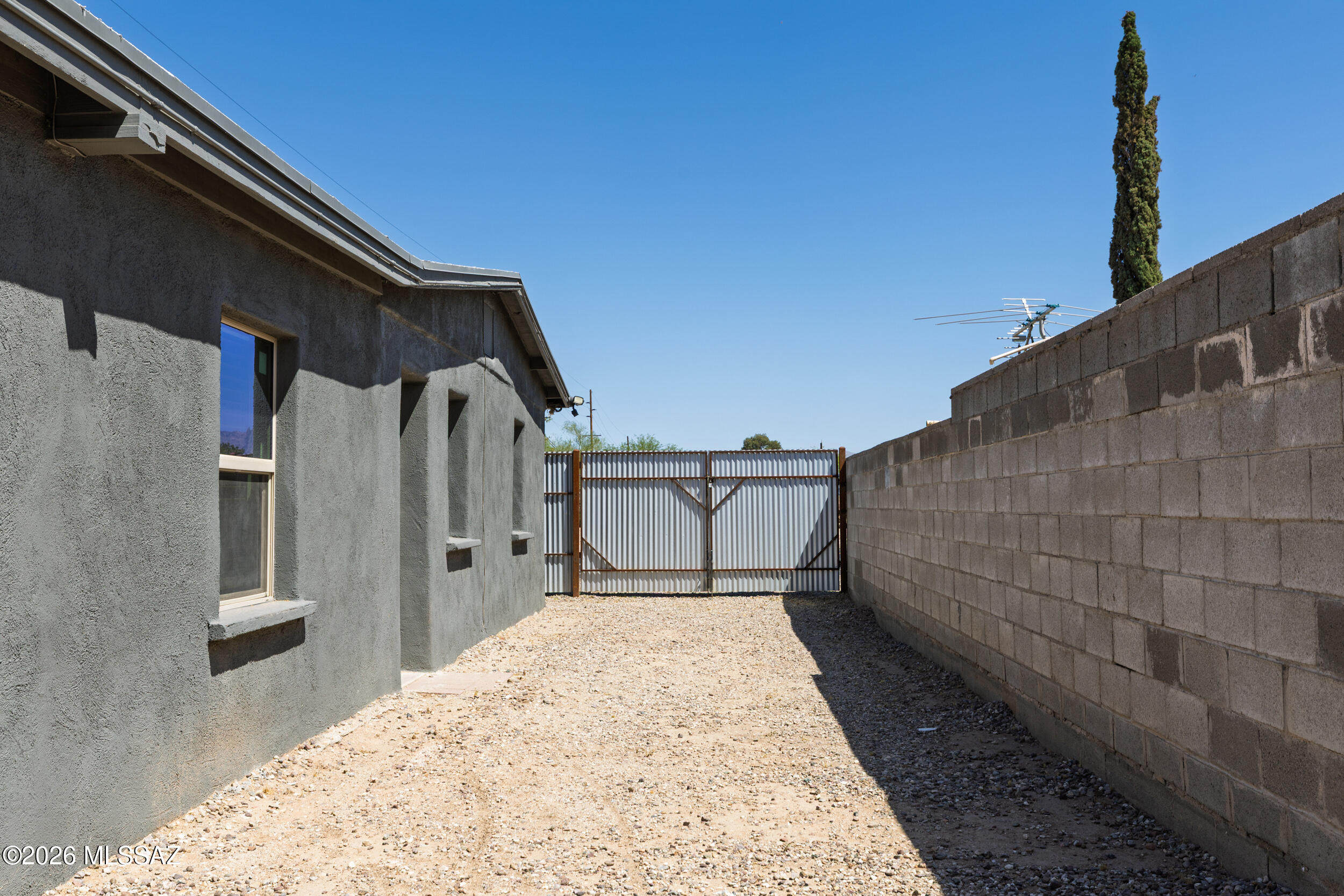 802 E Silverlake Road