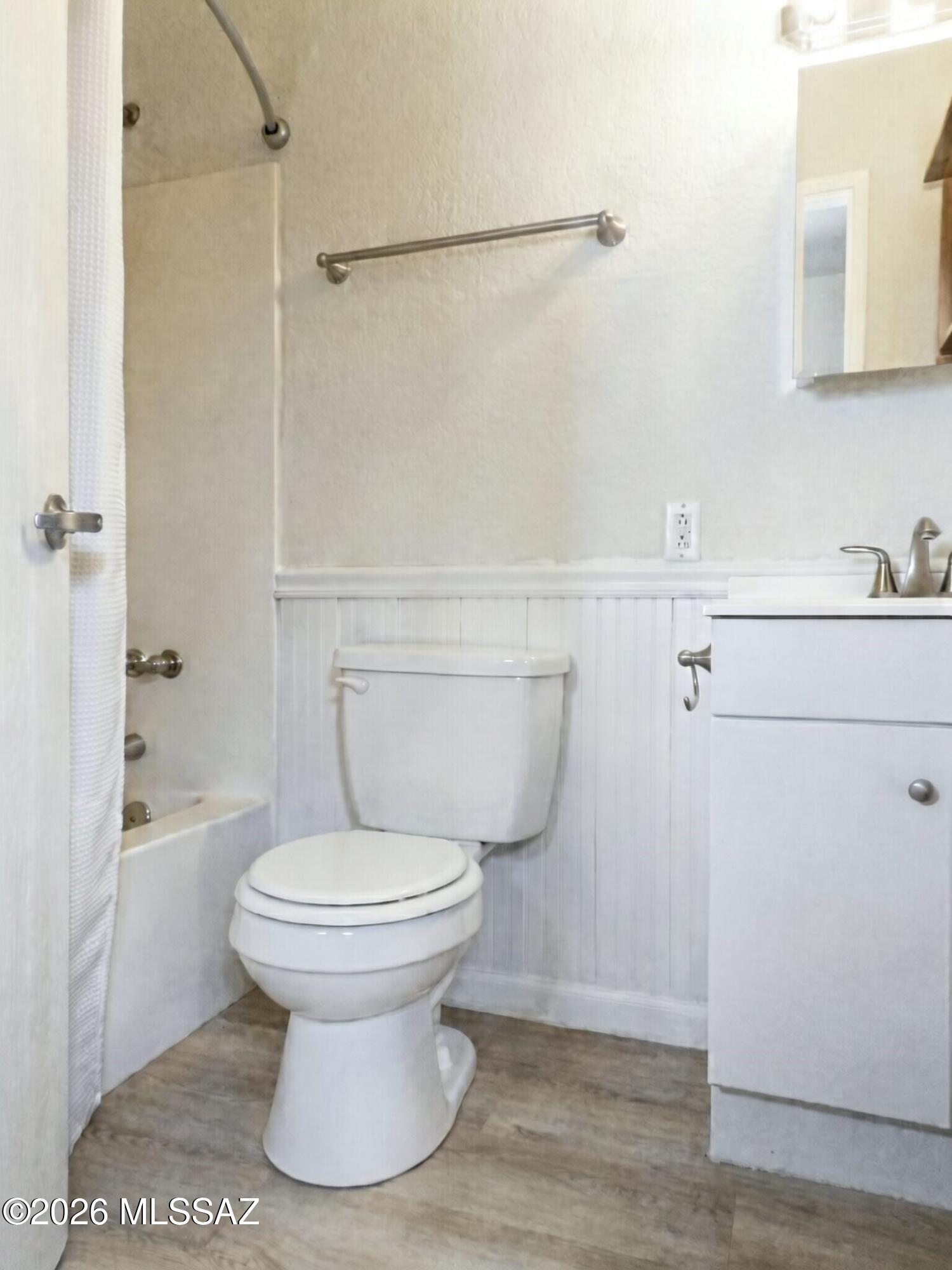 Country Club Annex - Residential Lease