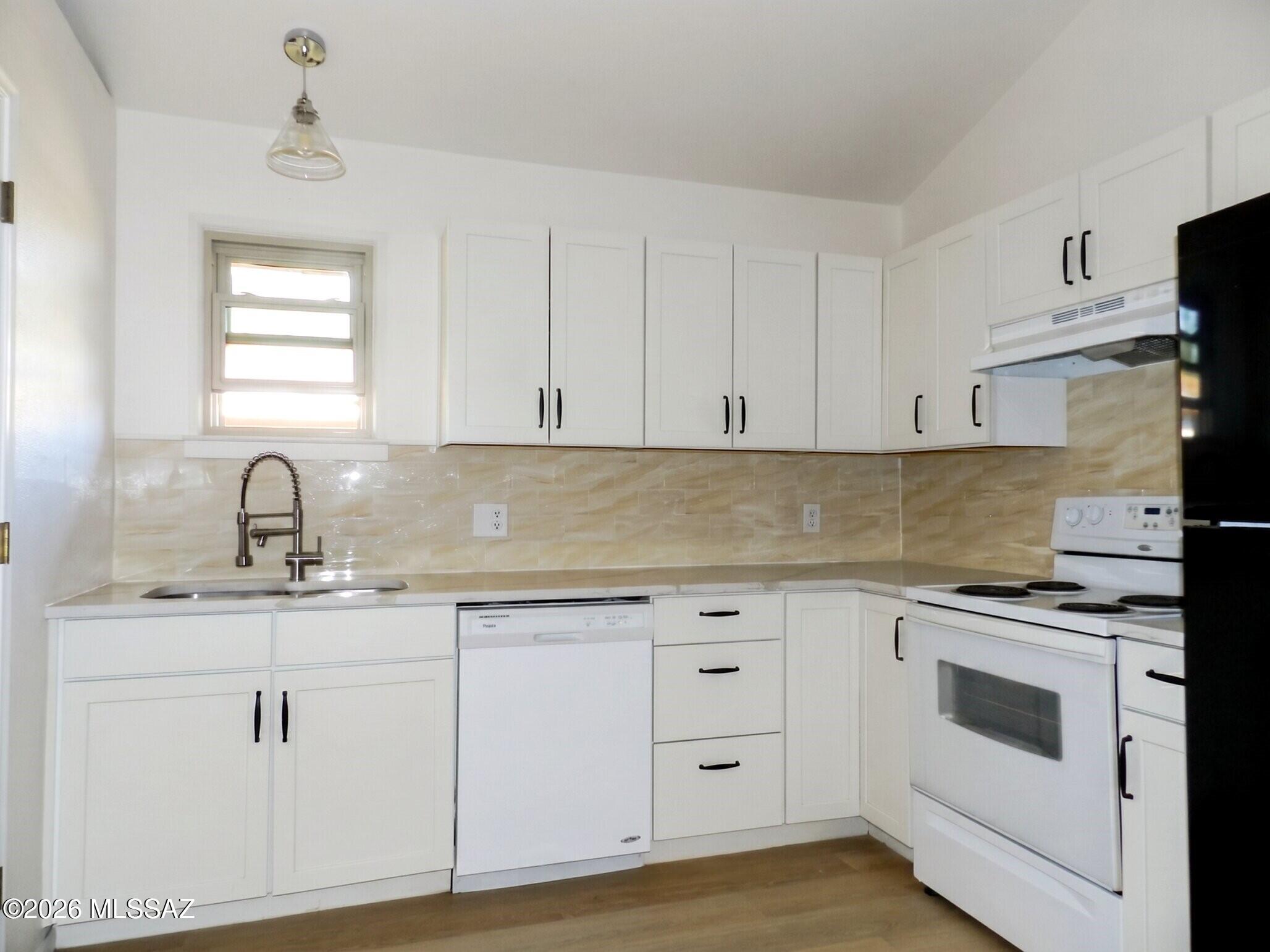 Country Club Annex - Residential Lease