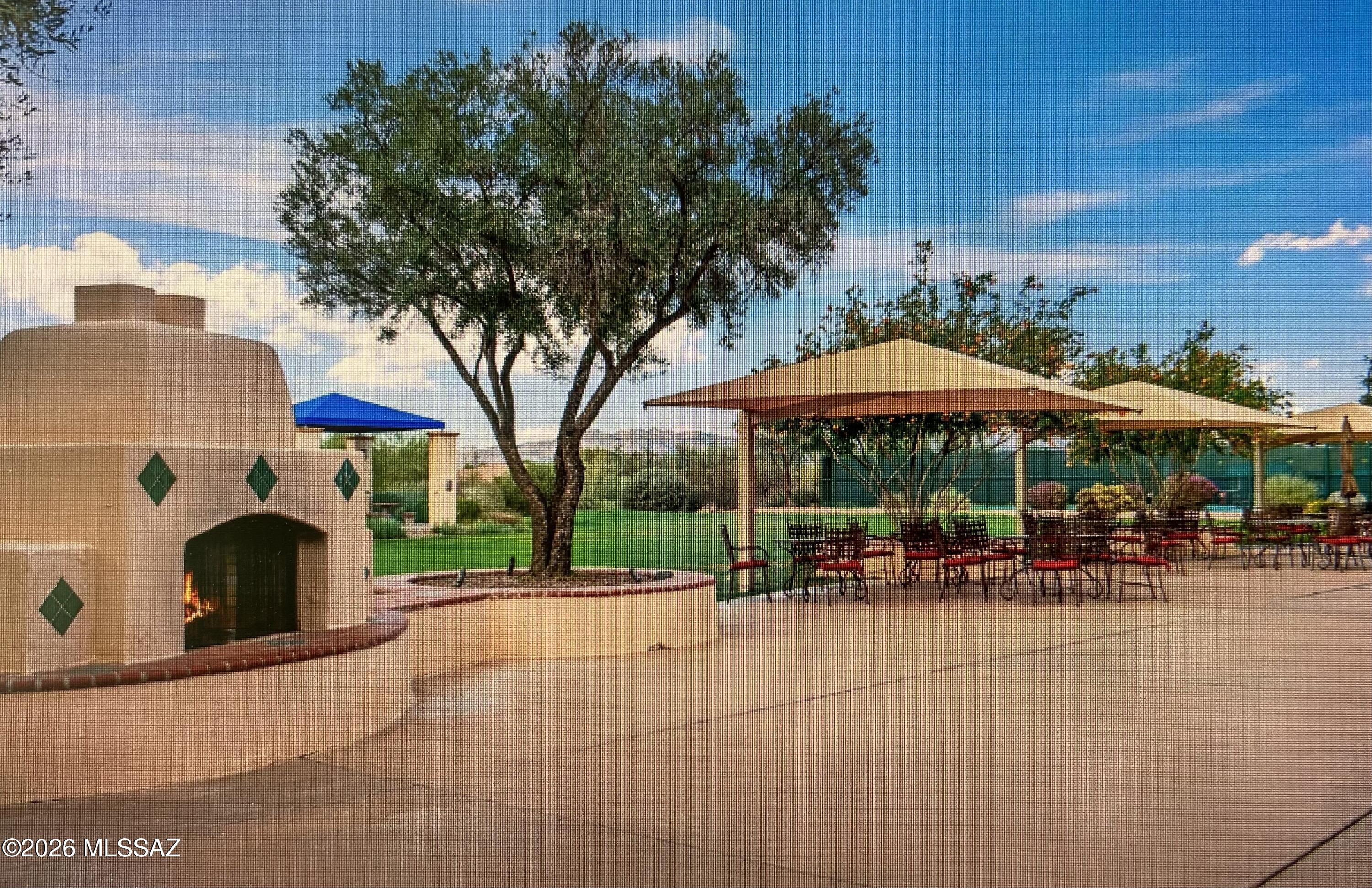 9532 N Twinkling Shadows Way