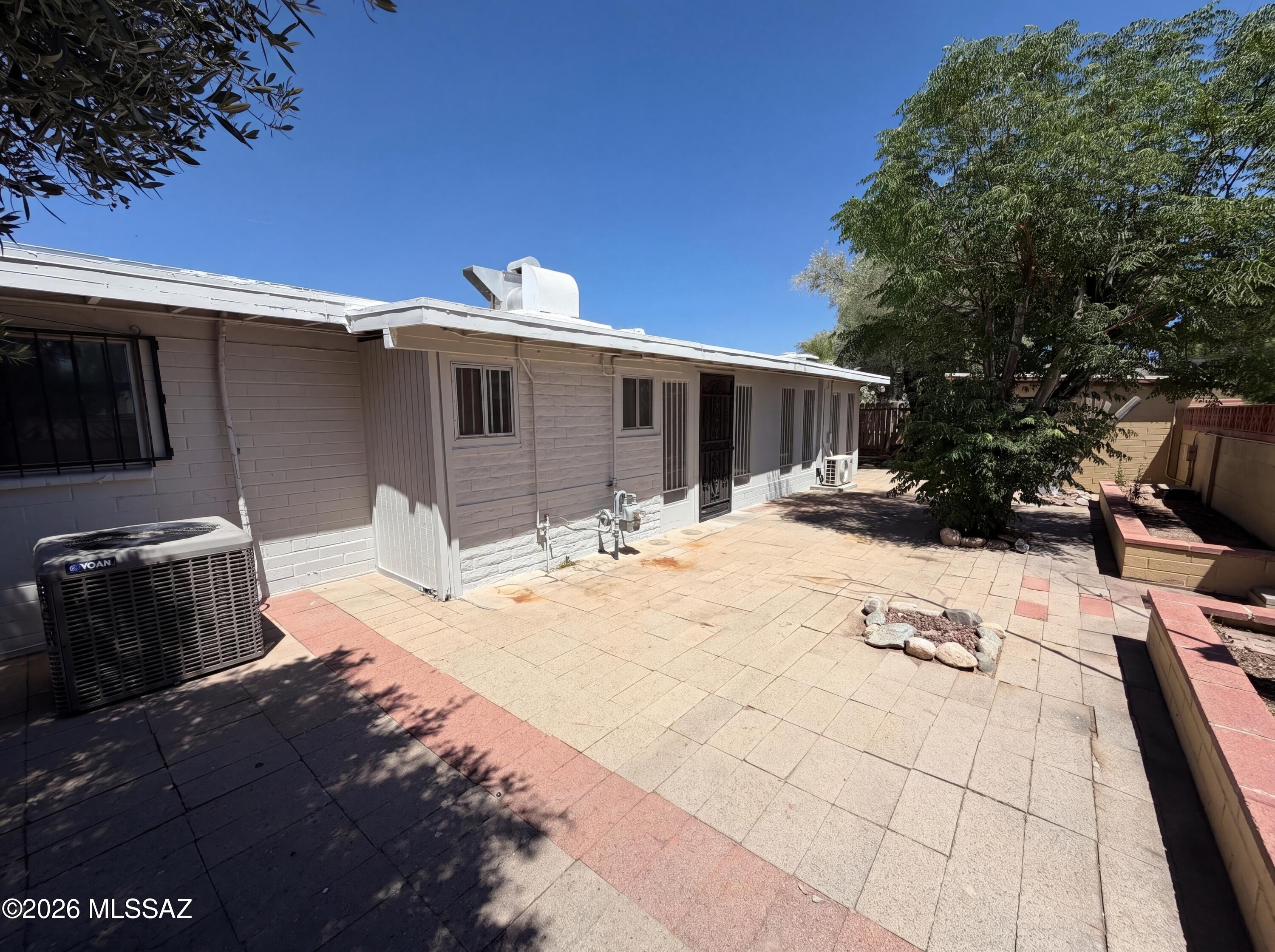 1133 W Edgewater Drive
