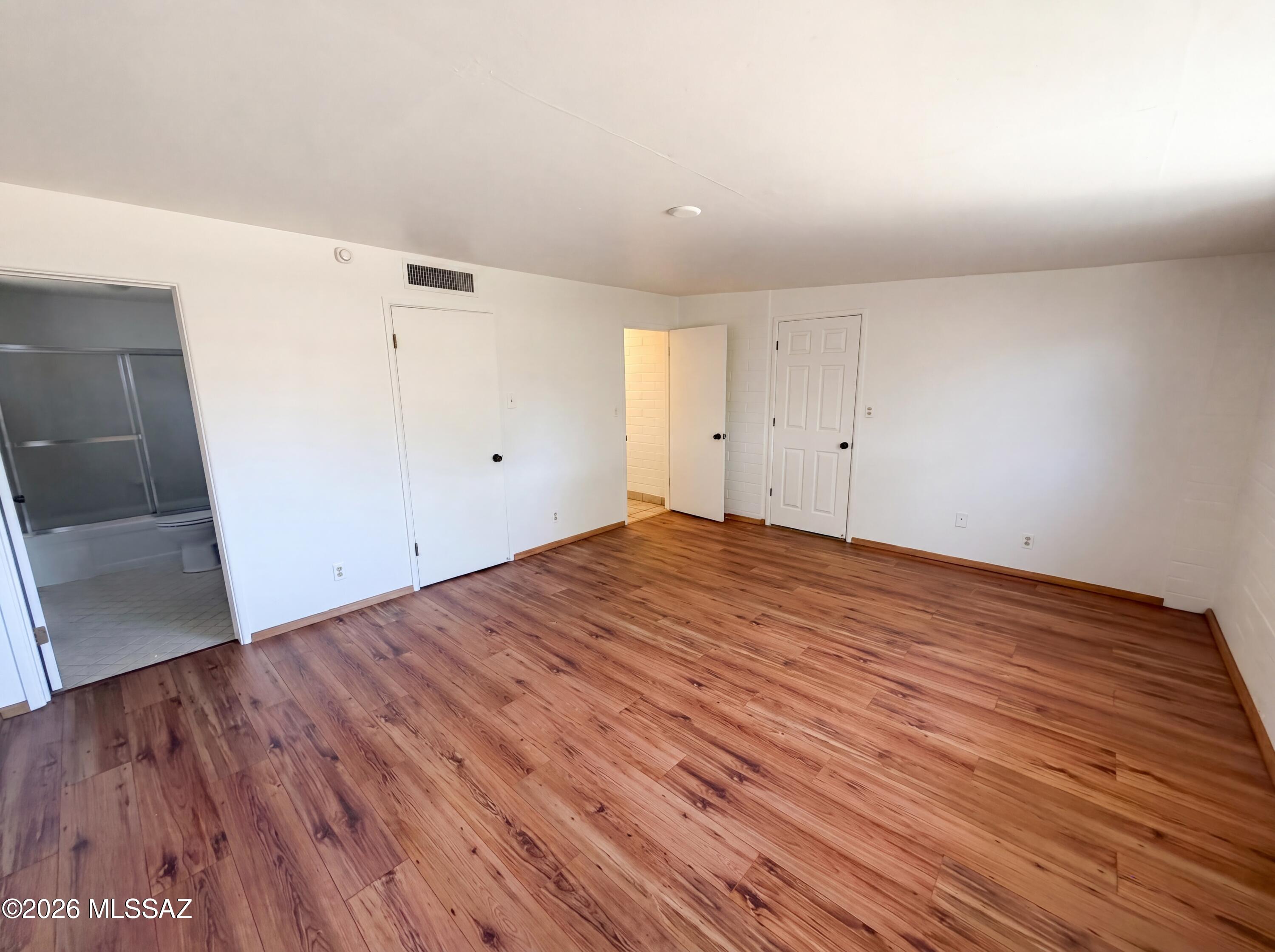 1133 W Edgewater Drive