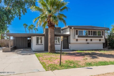 Photo of 8282 E 18th Street, Tucson, AZ 85710 (MLS # 22624319)