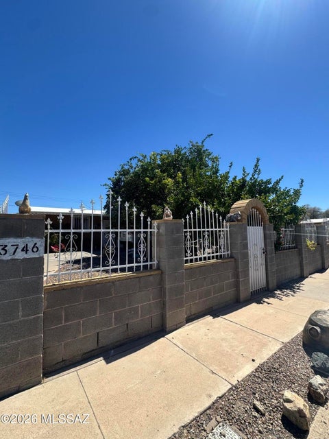 Photo of 3746 E Garden Street, Tucson, AZ 85713 (MLS # 22625081)
