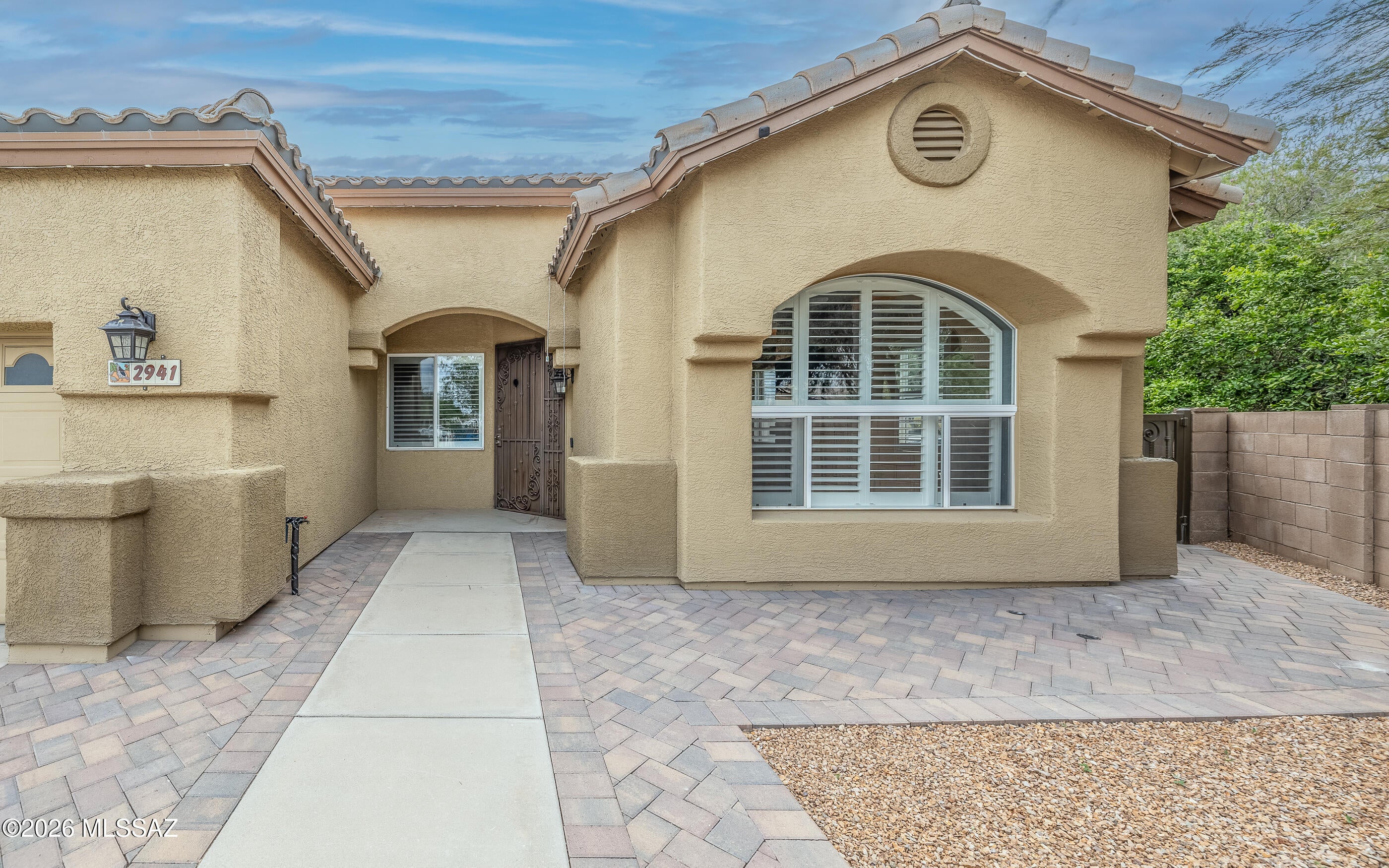 2941 W Desert Glory Drive