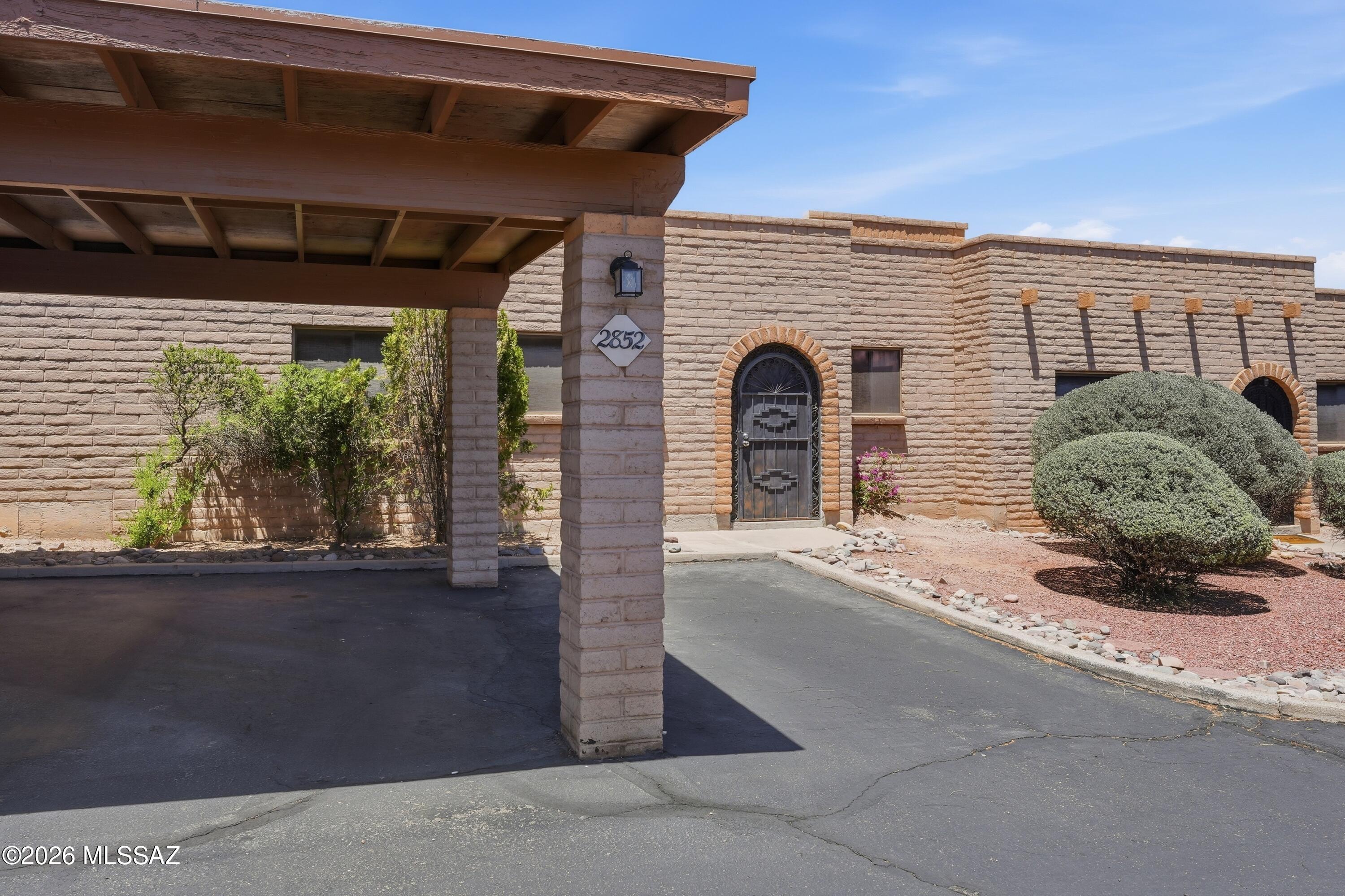 2852 W Sheryl Drive