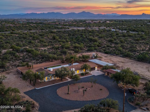 Photo of 1975 W Limewood Drive, Tucson, AZ 85755 (MLS # 22620453)
