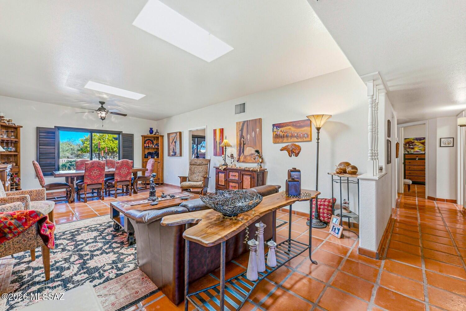 1049 W Placita Refinada