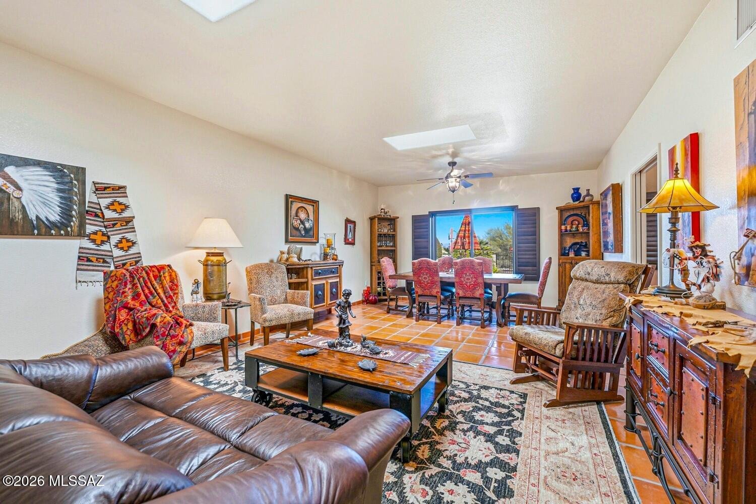 1049 W Placita Refinada